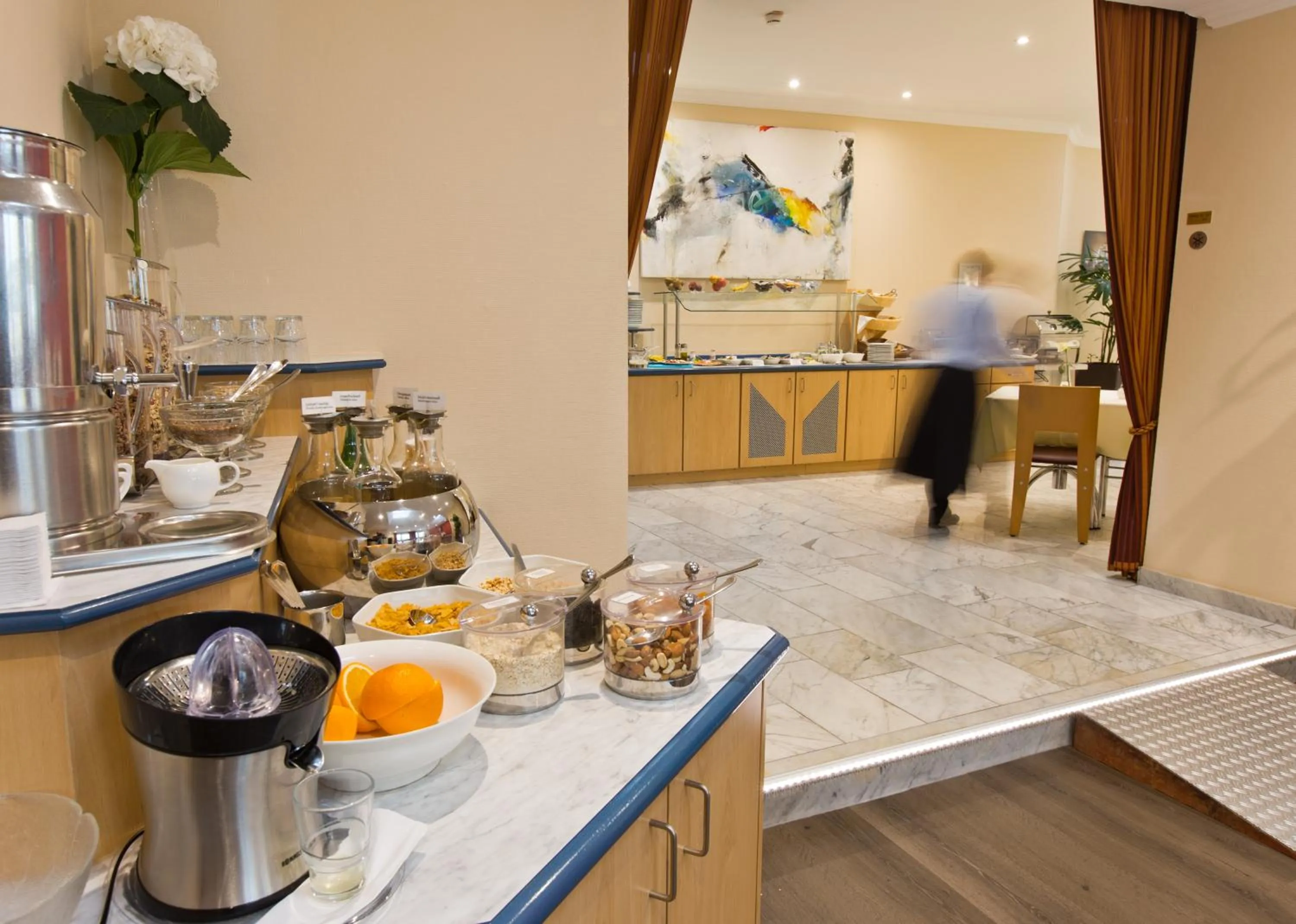 Food and drinks in Astor & Aparthotel