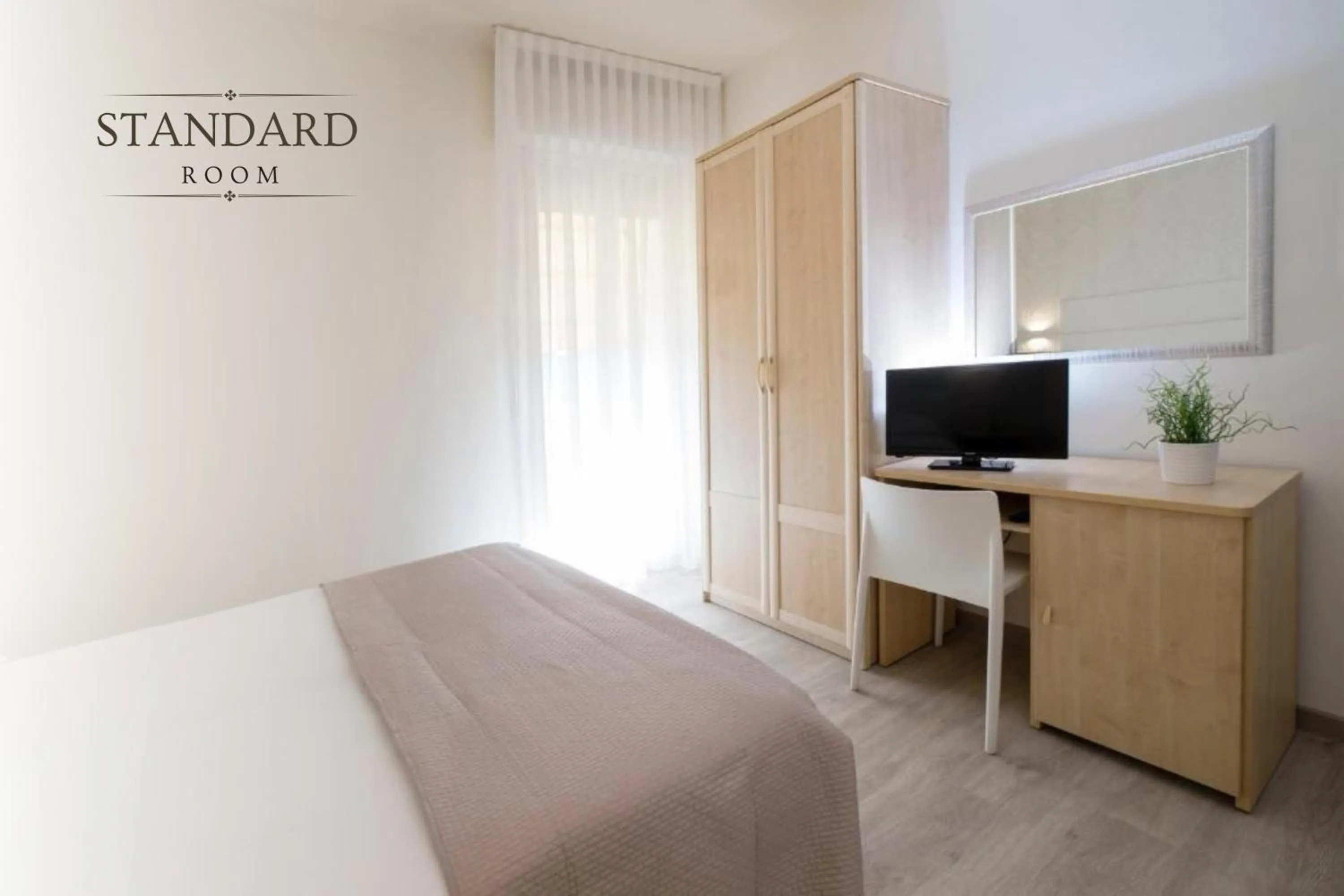 Bed in Hotel Constellation