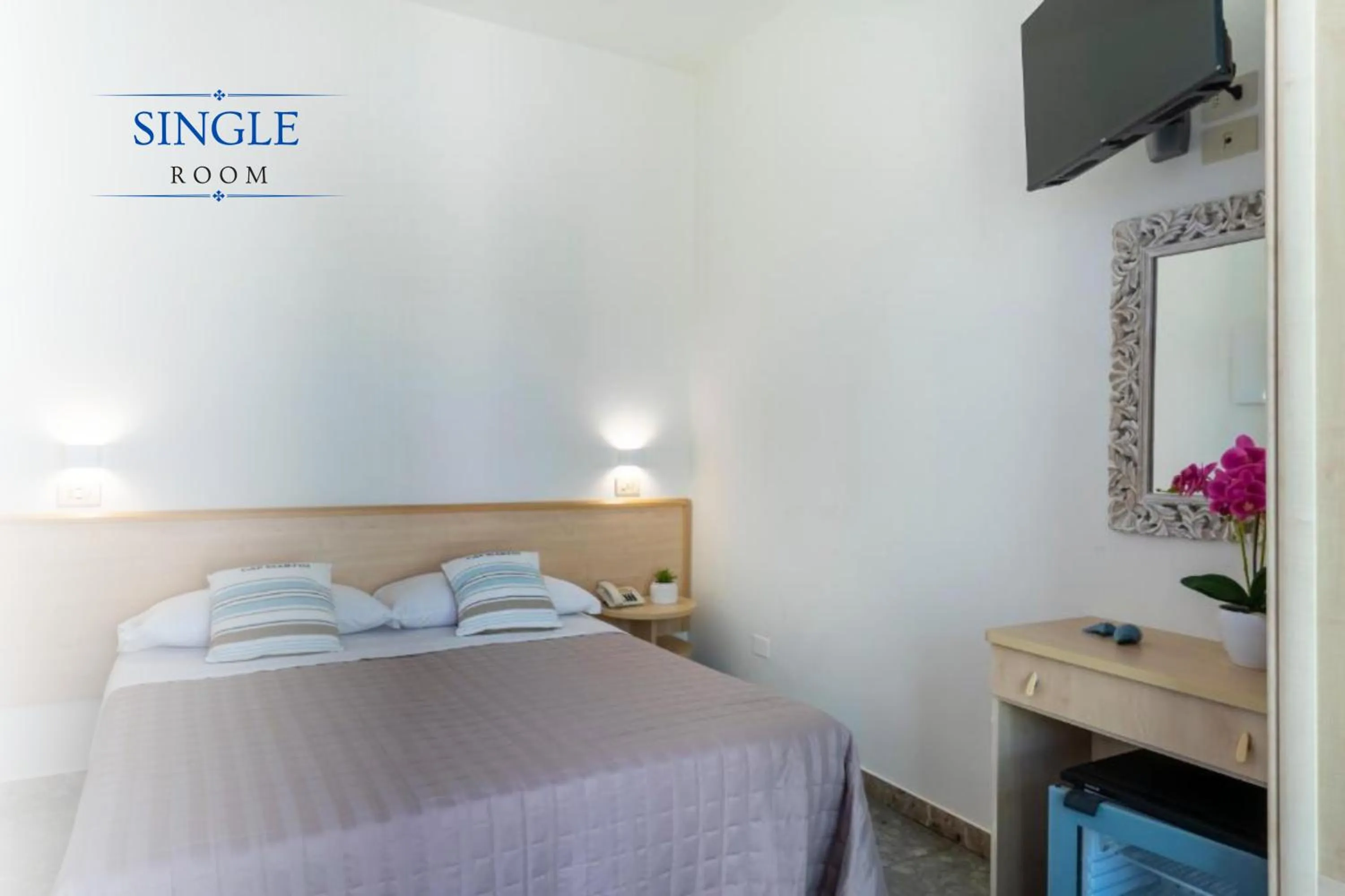 Bed in Hotel Constellation