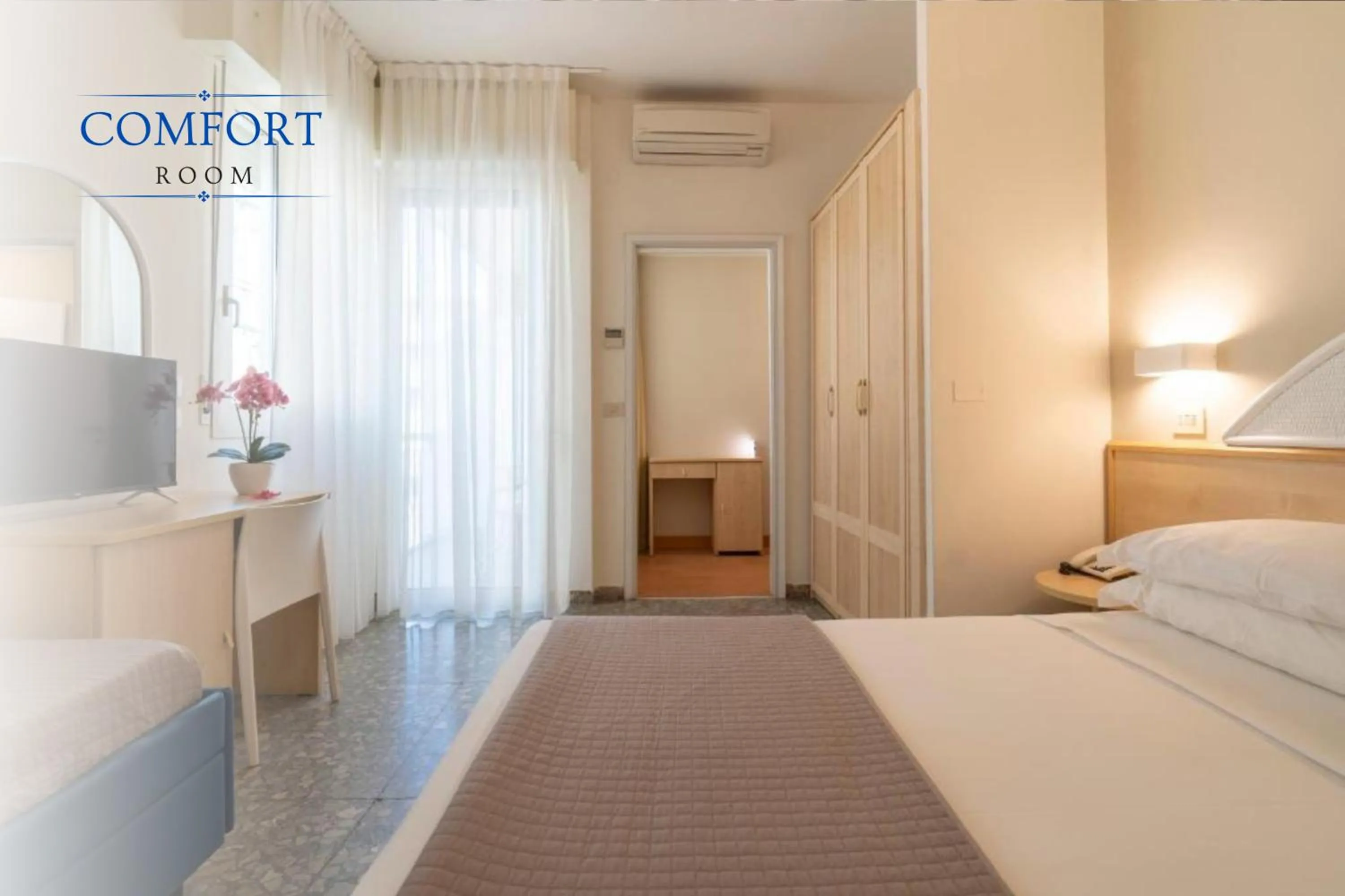 Bed in Hotel Constellation