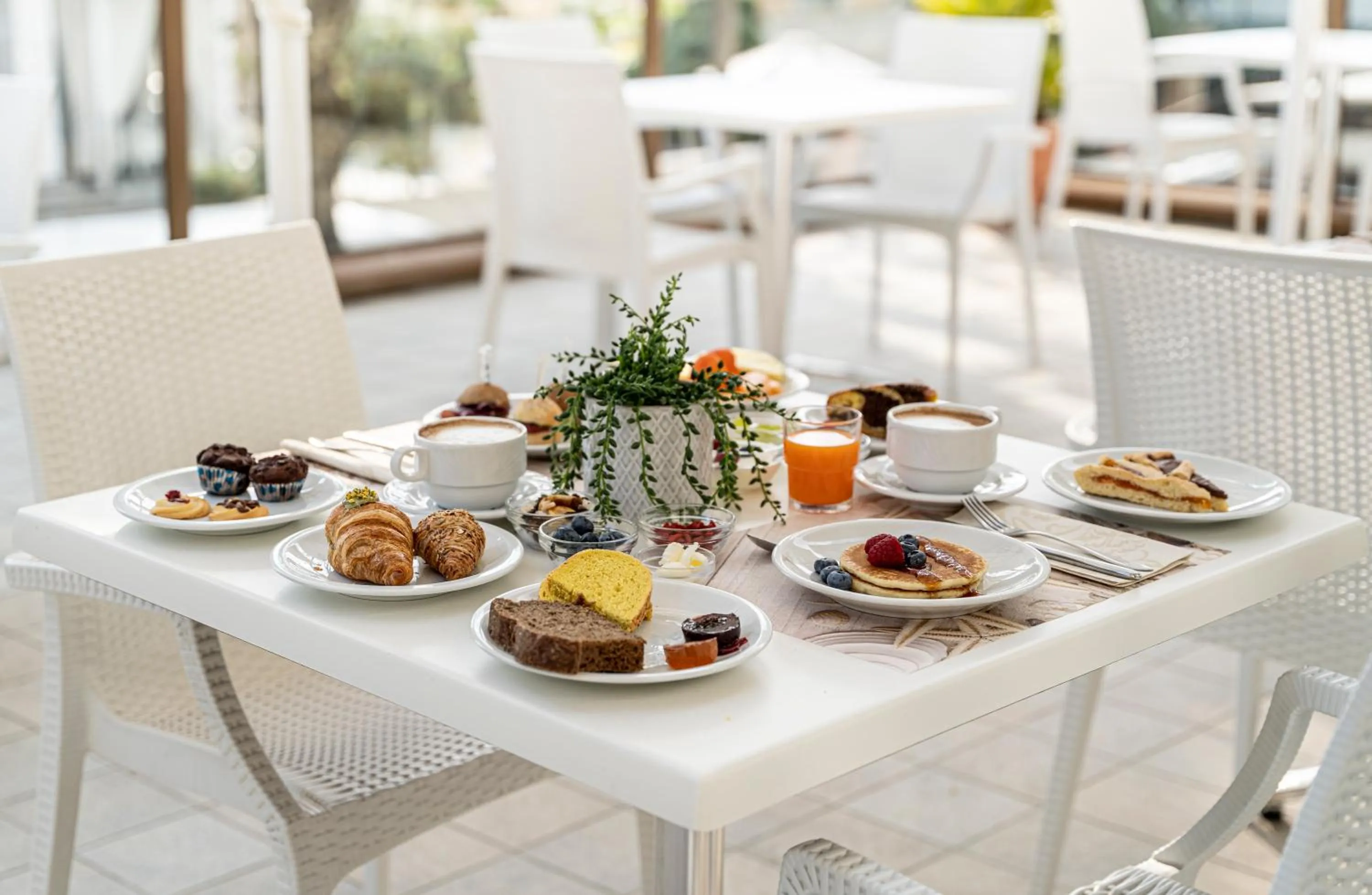 Continental breakfast in Hotel Constellation