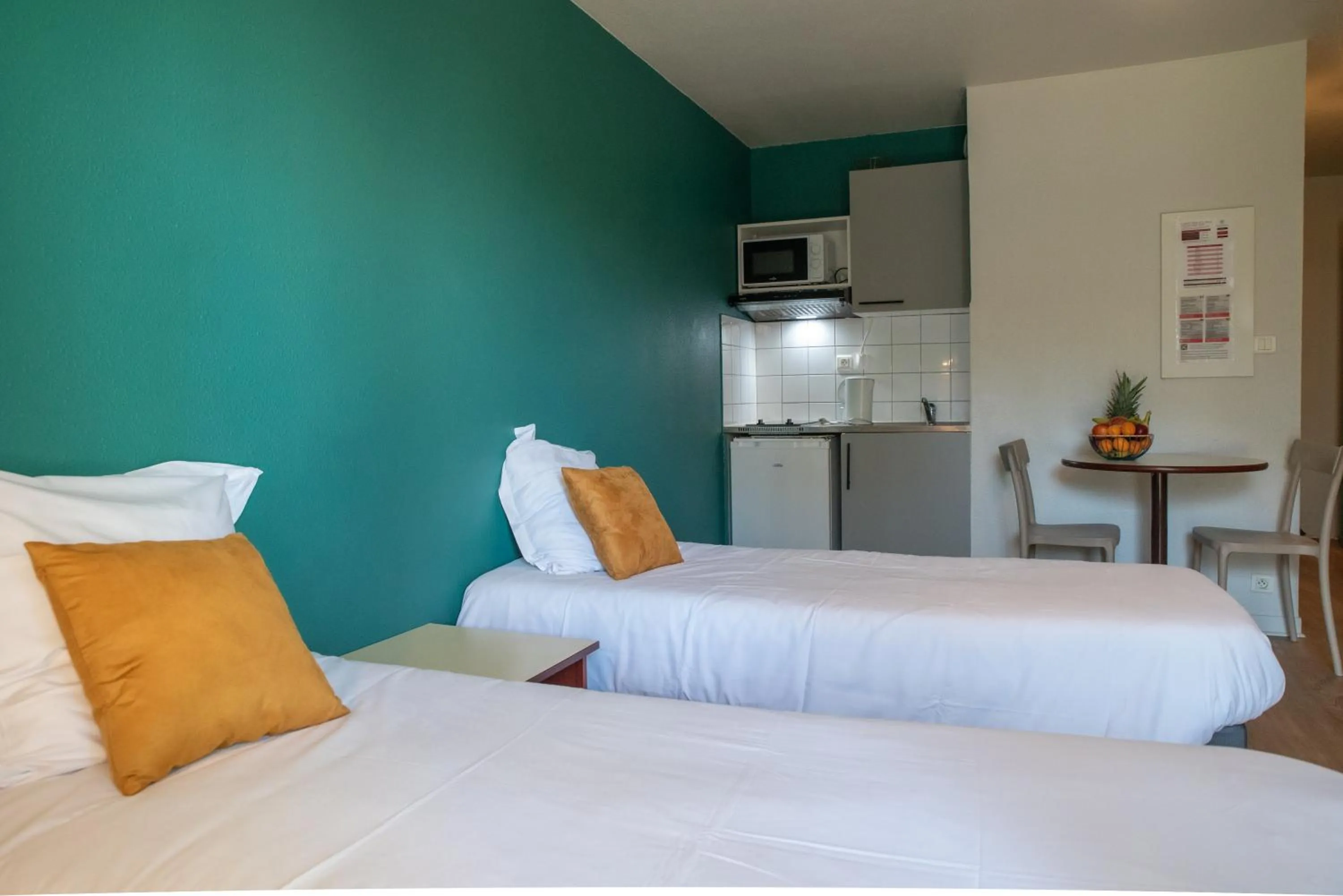 Bed in Terres de France Brest