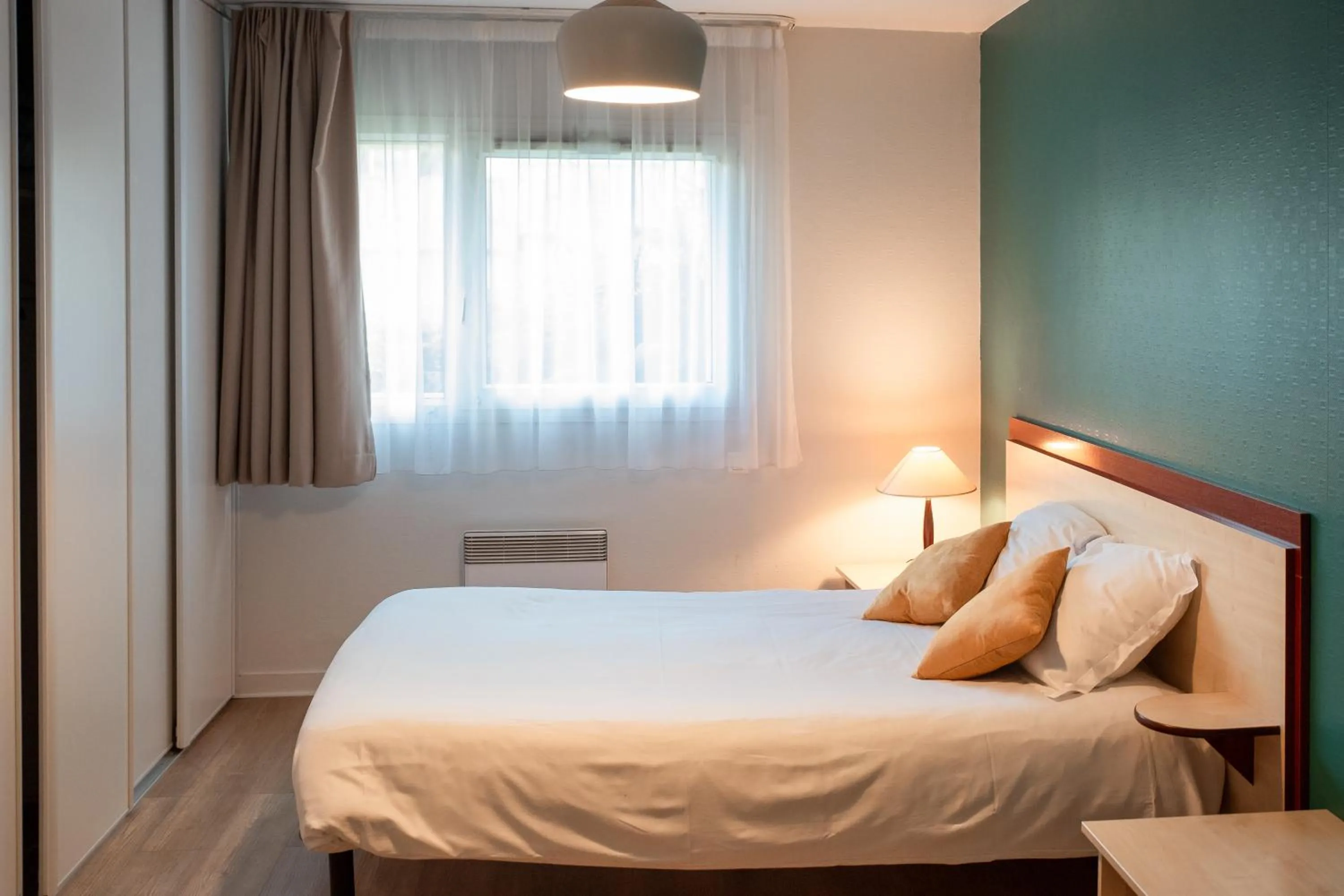 Bed in Terres de France Brest