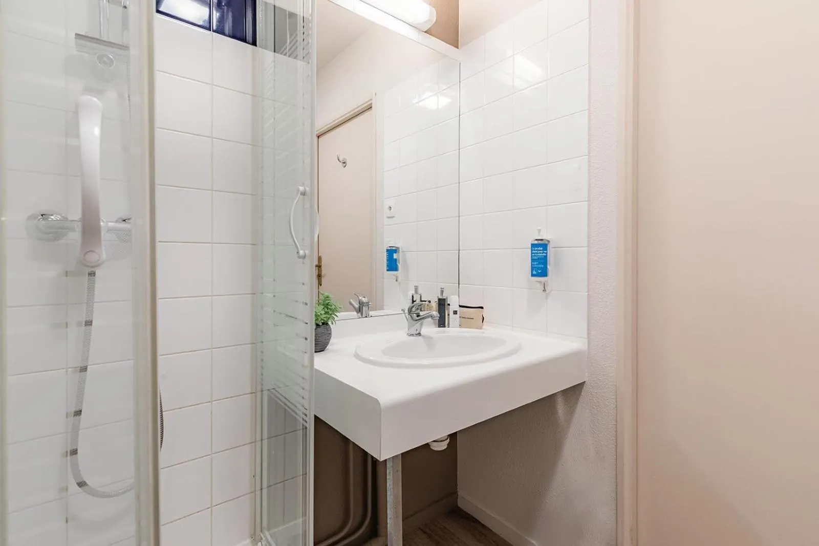 Shower in Appart'City Classic La Rochelle Centre