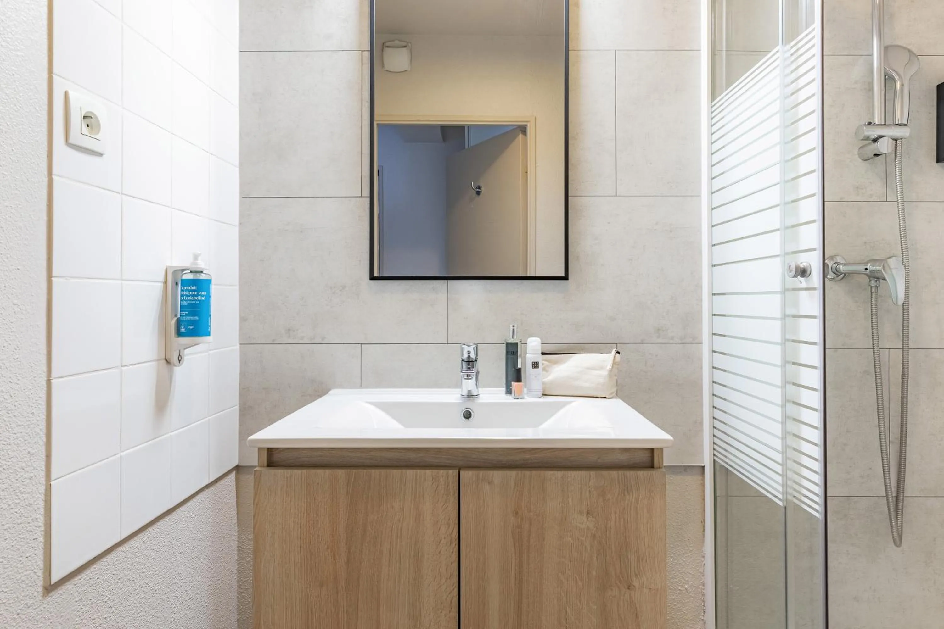 Shower in Appart'City Classic La Rochelle Centre