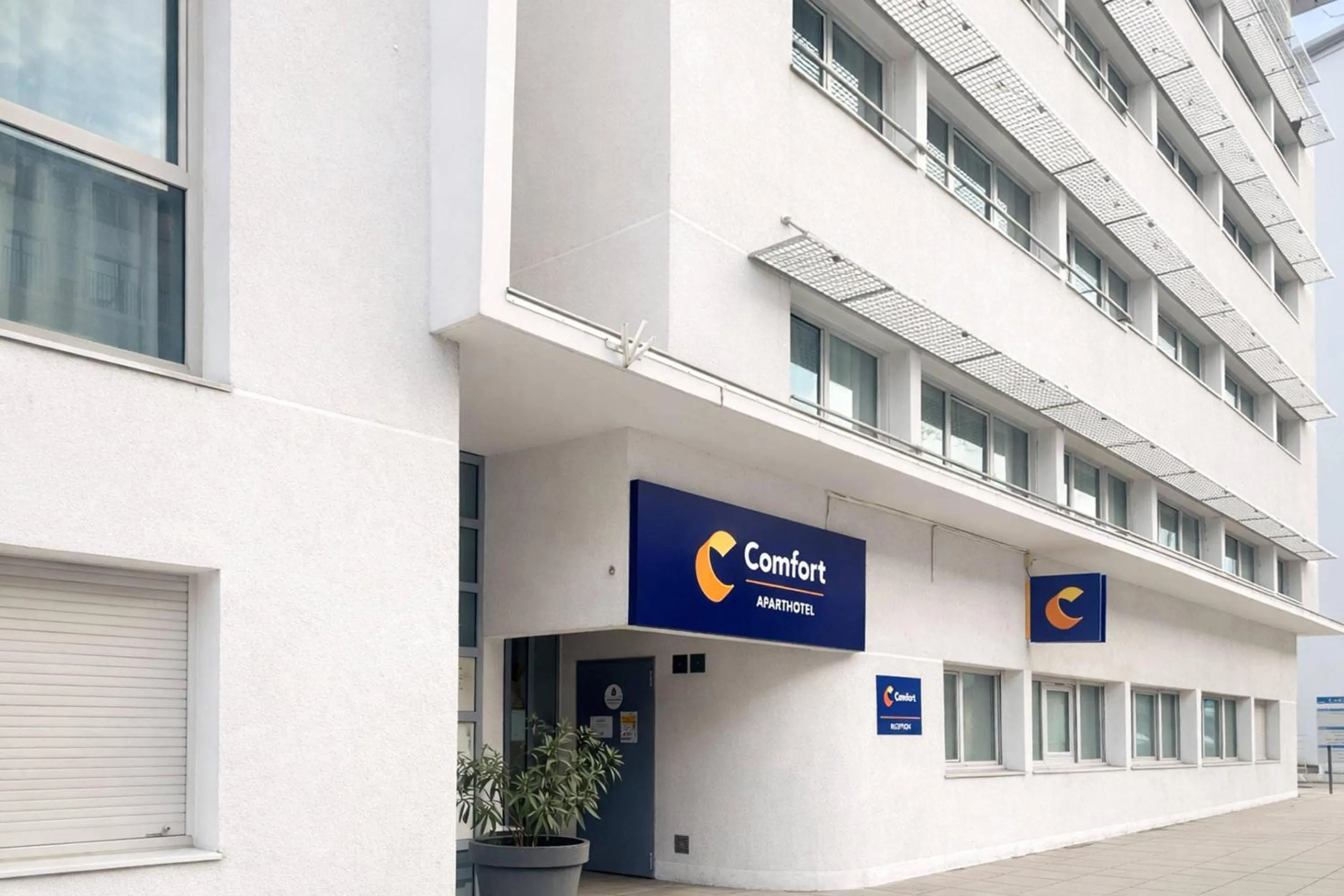 Property building in Comfort Aparthotel Le Mans