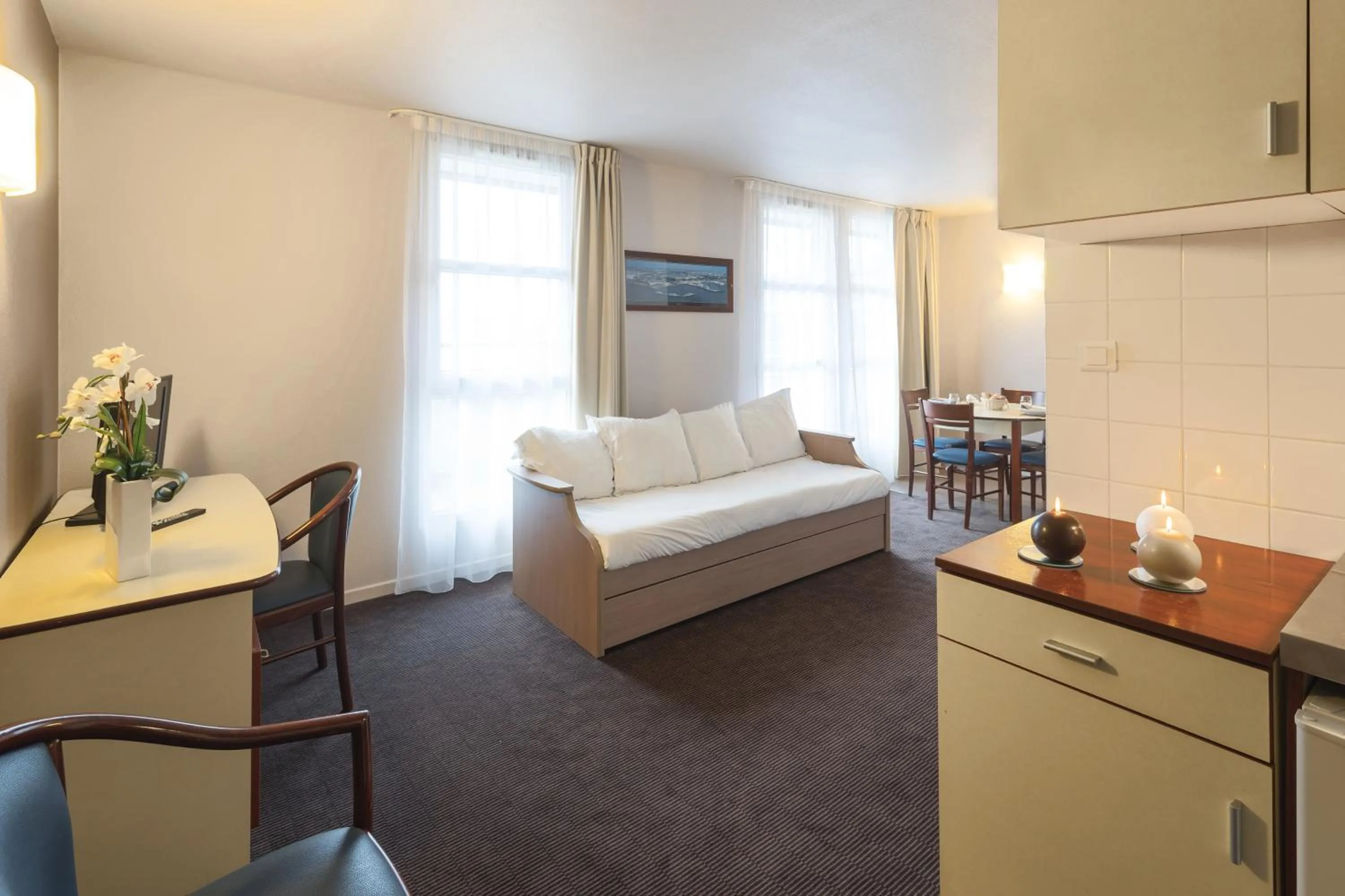 Living room, Bed in Appart'City Classic Nancy