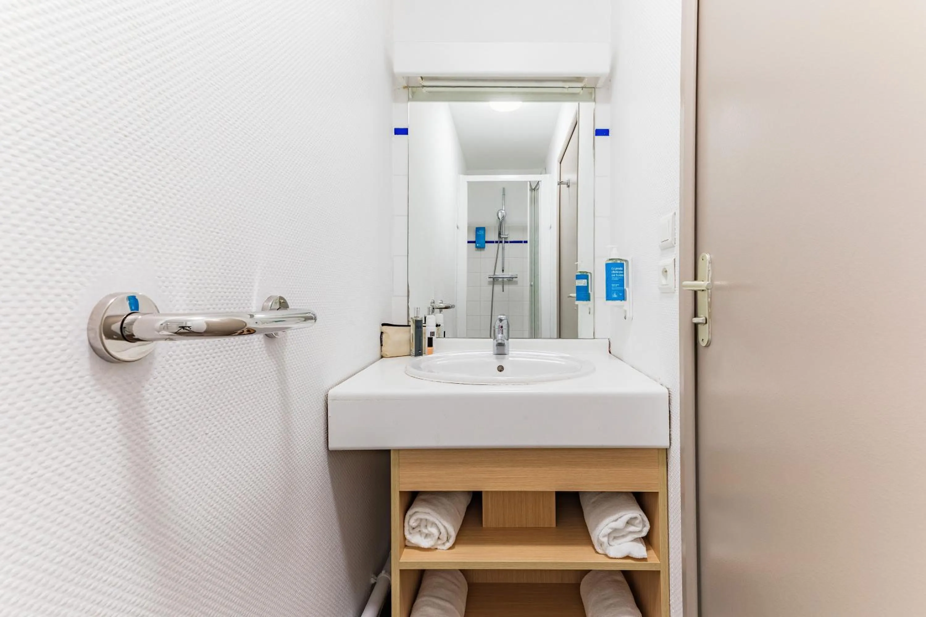 Shower in Appart'City Classic Nantes Quais de Loire