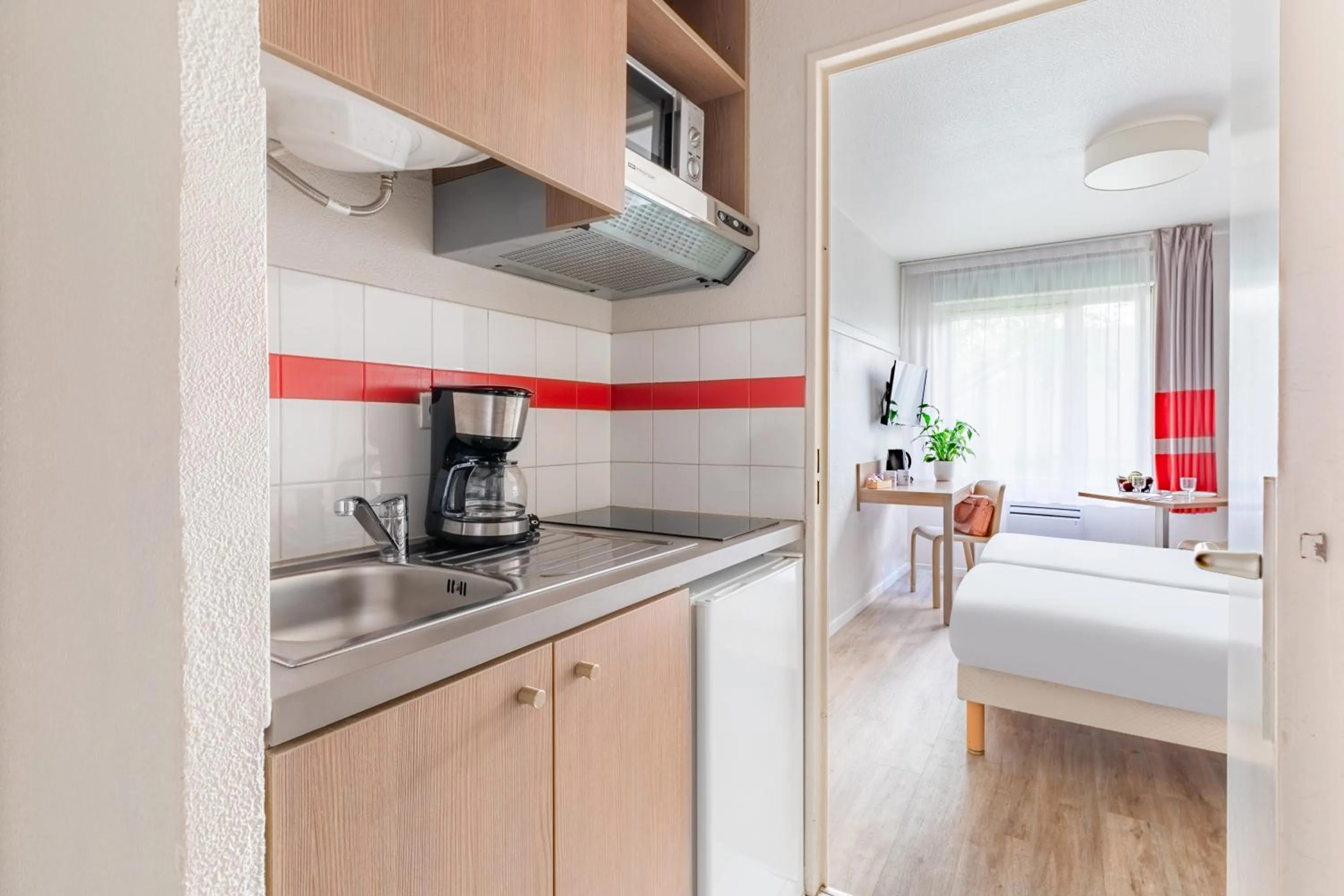 Kitchen or kitchenette, Bed in Appart'City Classic Paris La Villette