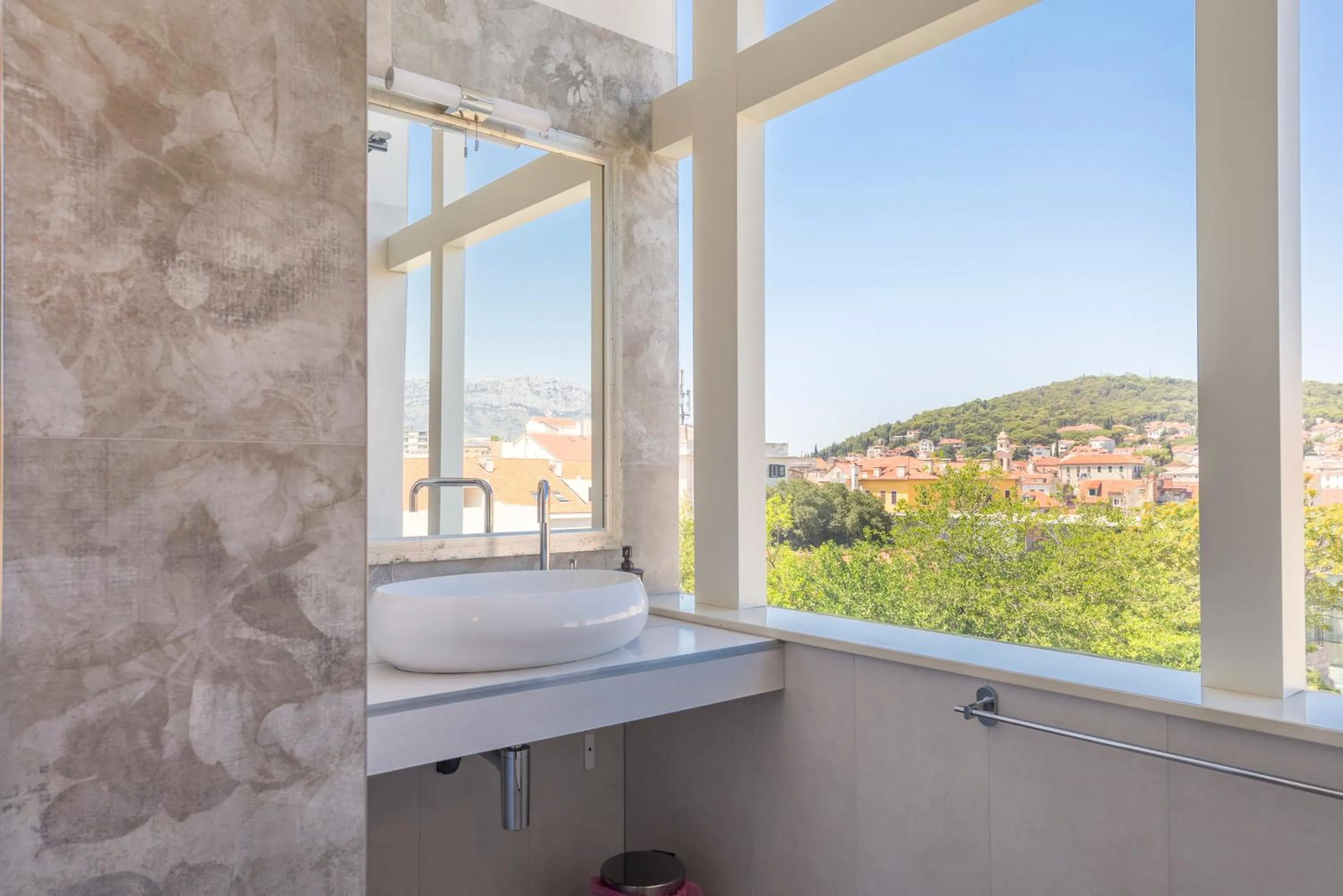 Bathroom in Prima Luce Downtown