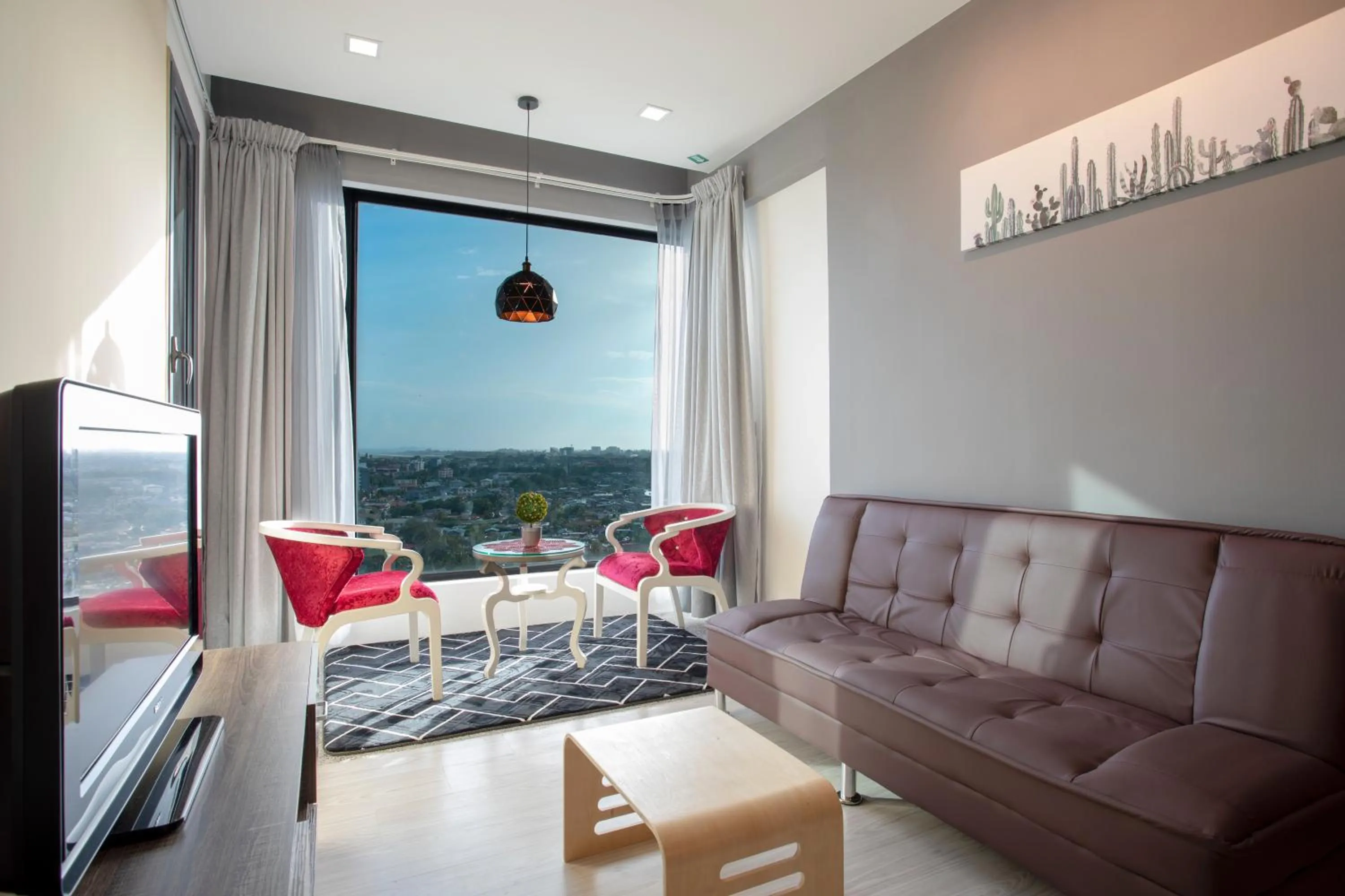 TV and multimedia in Cozy Living Sky Apartment