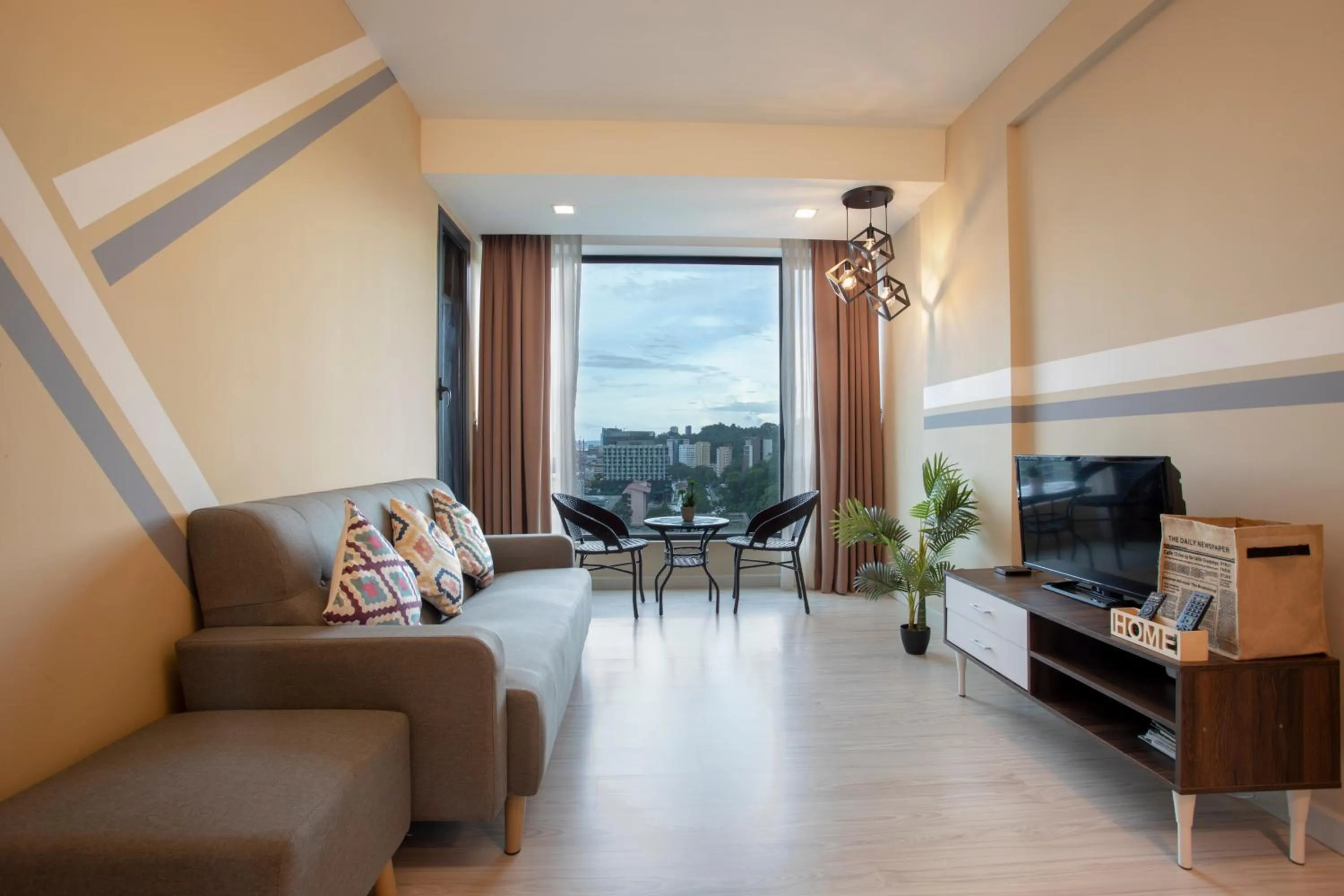 TV and multimedia in Cozy Living Sky Apartment