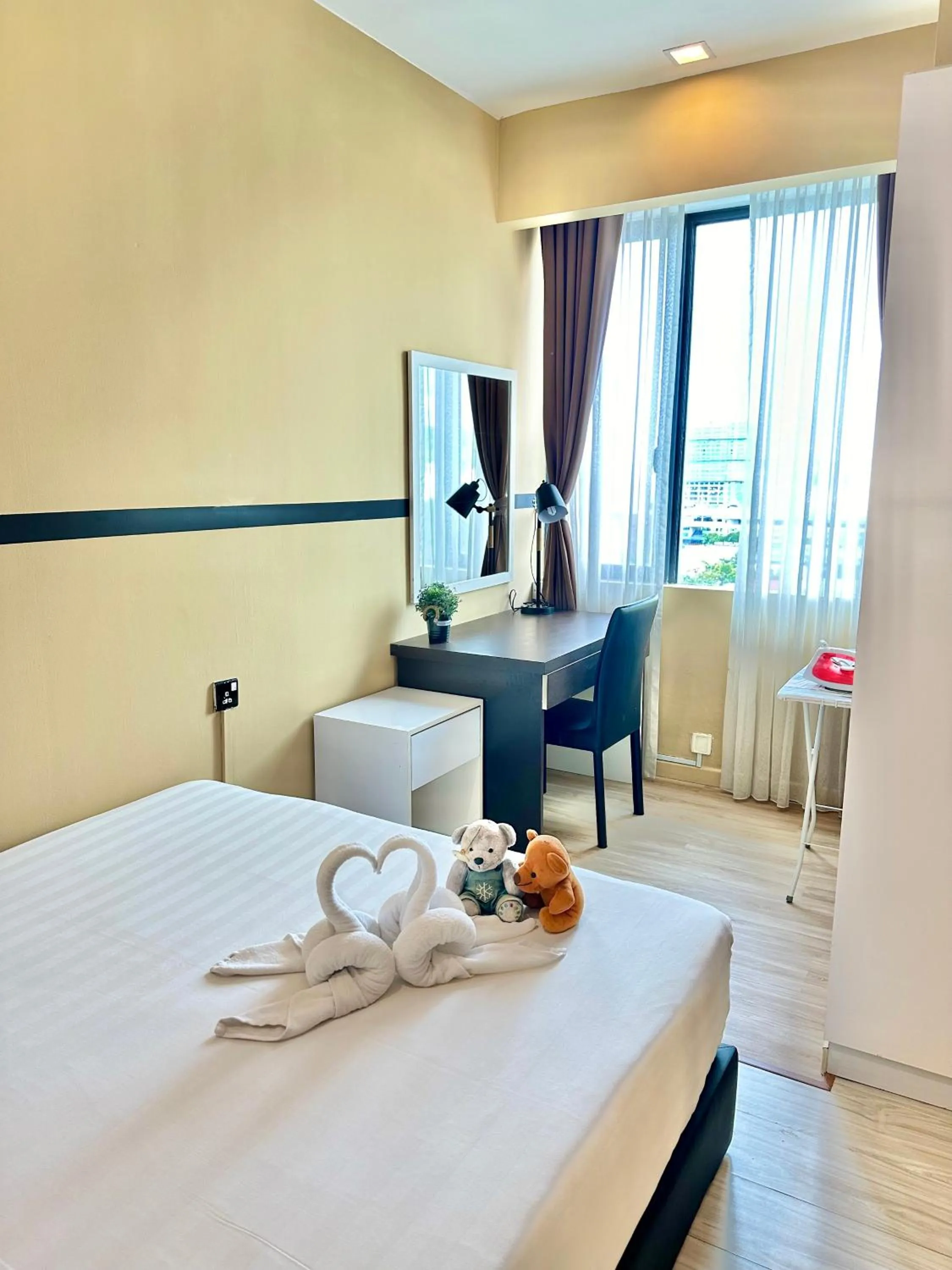 Bed in Cozy Living Sky Apartment