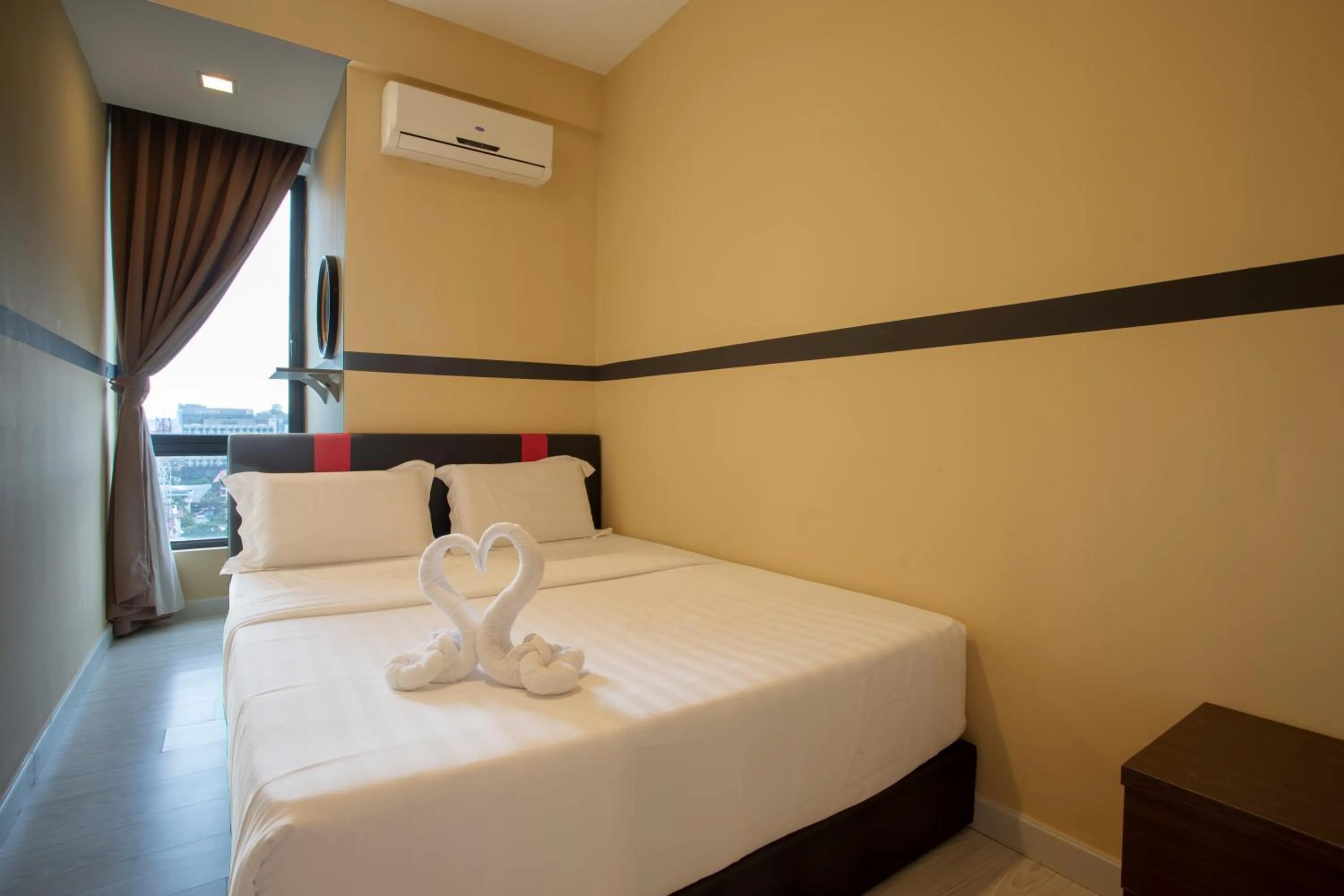 Bed in Cozy Living Sky Apartment