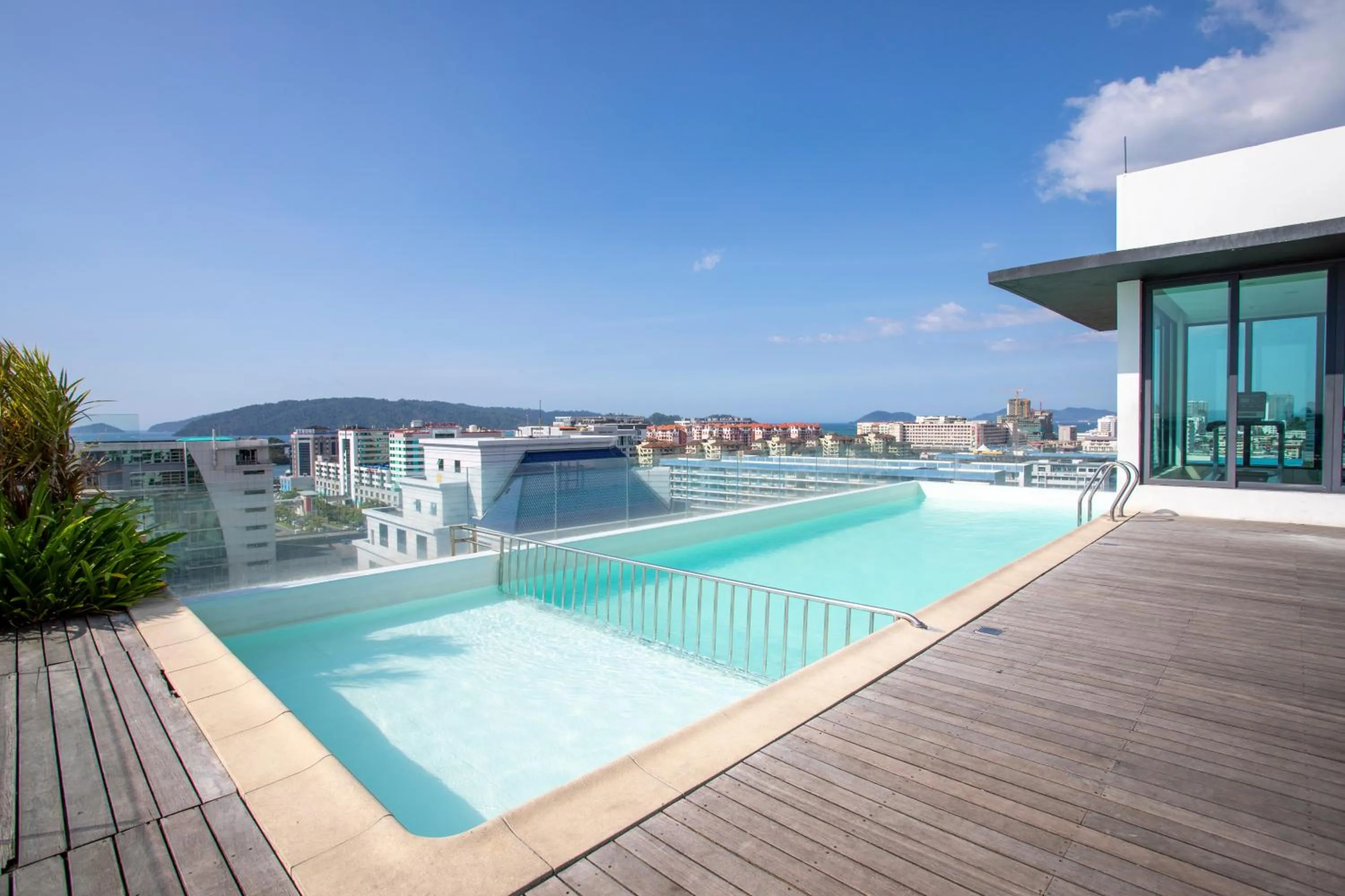 Property building in Cozy Living Sky Apartment