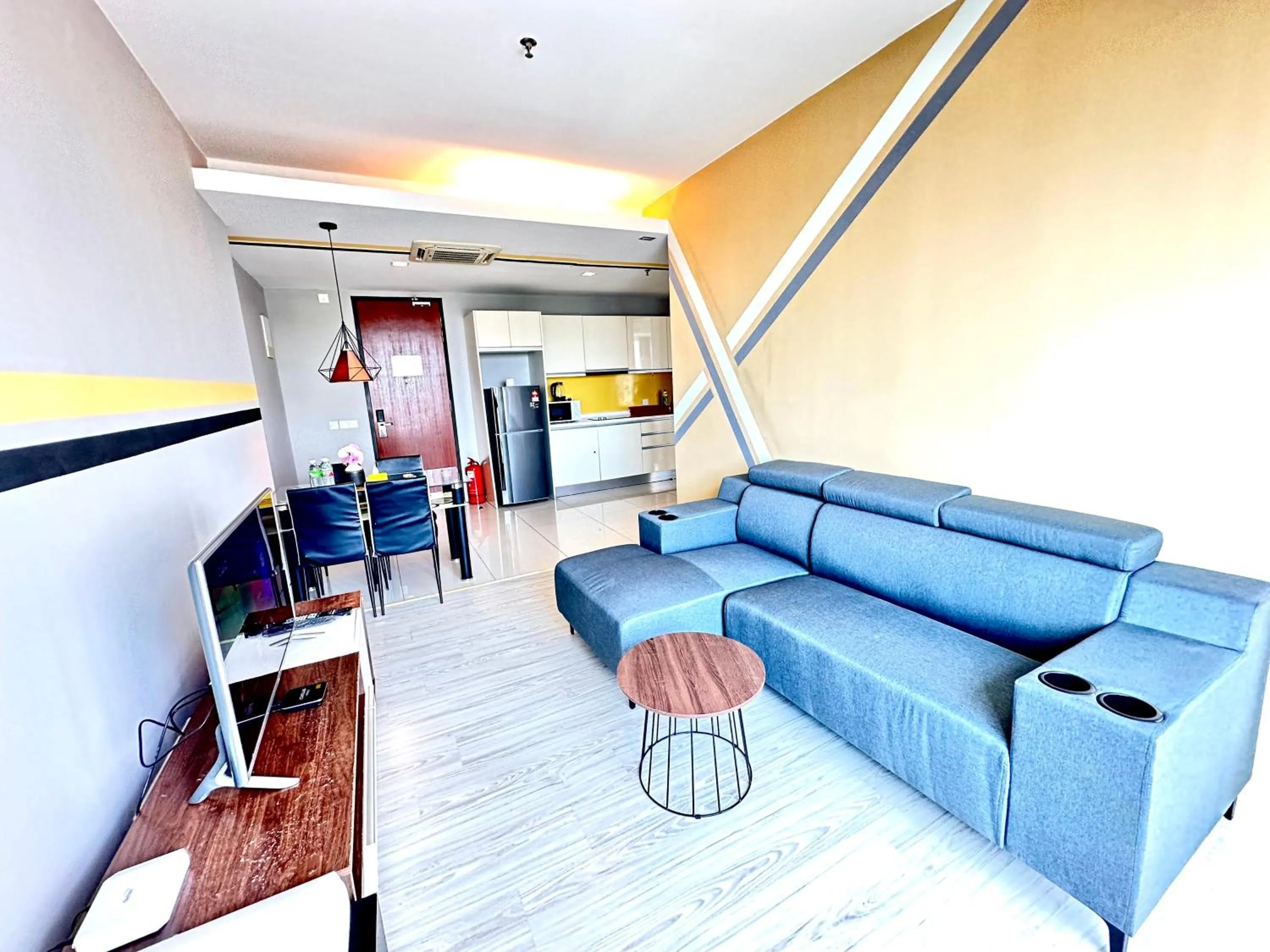 TV and multimedia in Cozy Living Sky Apartment