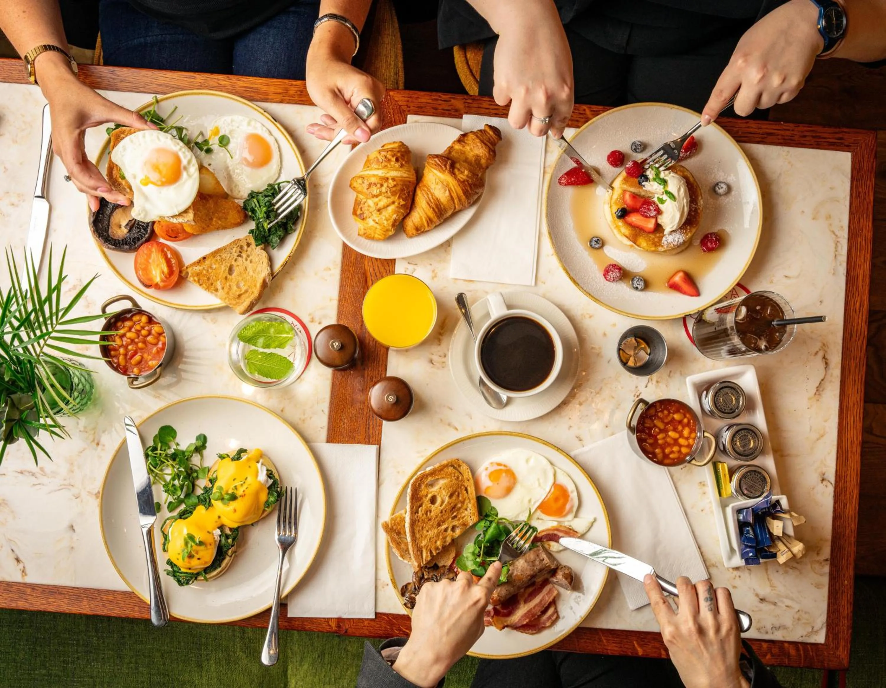 Breakfast in Hotel Saint London