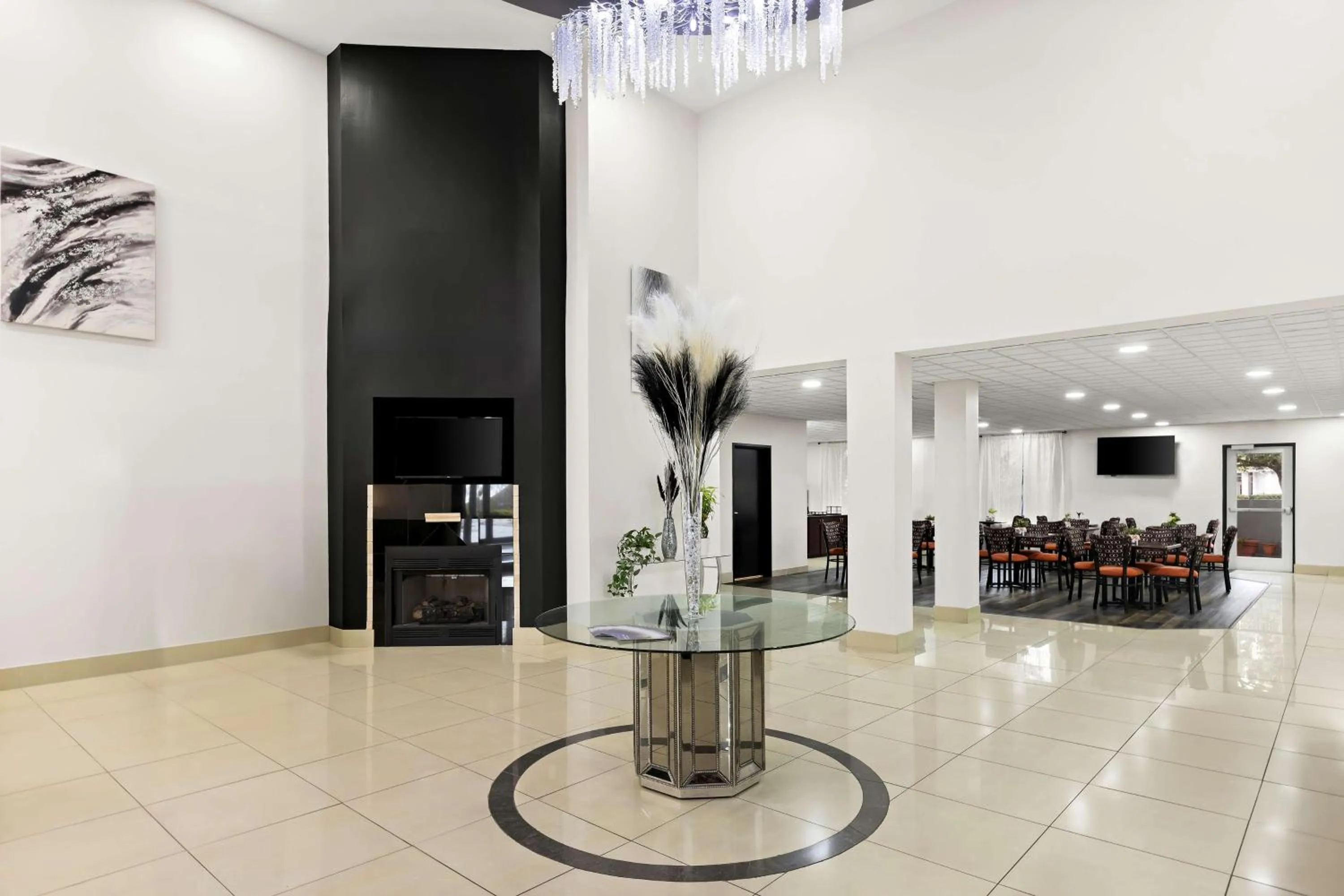 Lobby or reception in Sonesta Essential Savannah