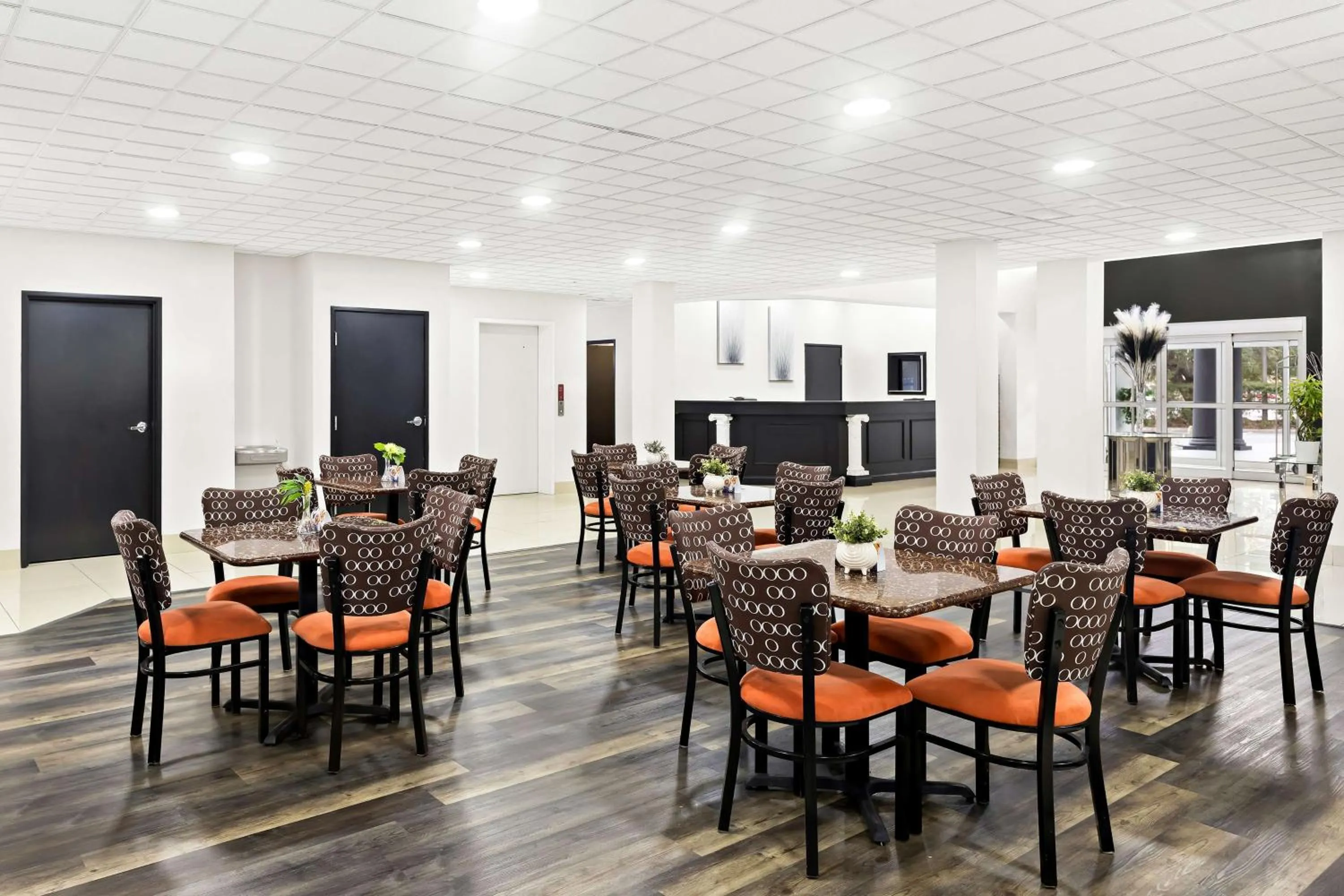 Restaurant/places to eat in Sonesta Essential Savannah