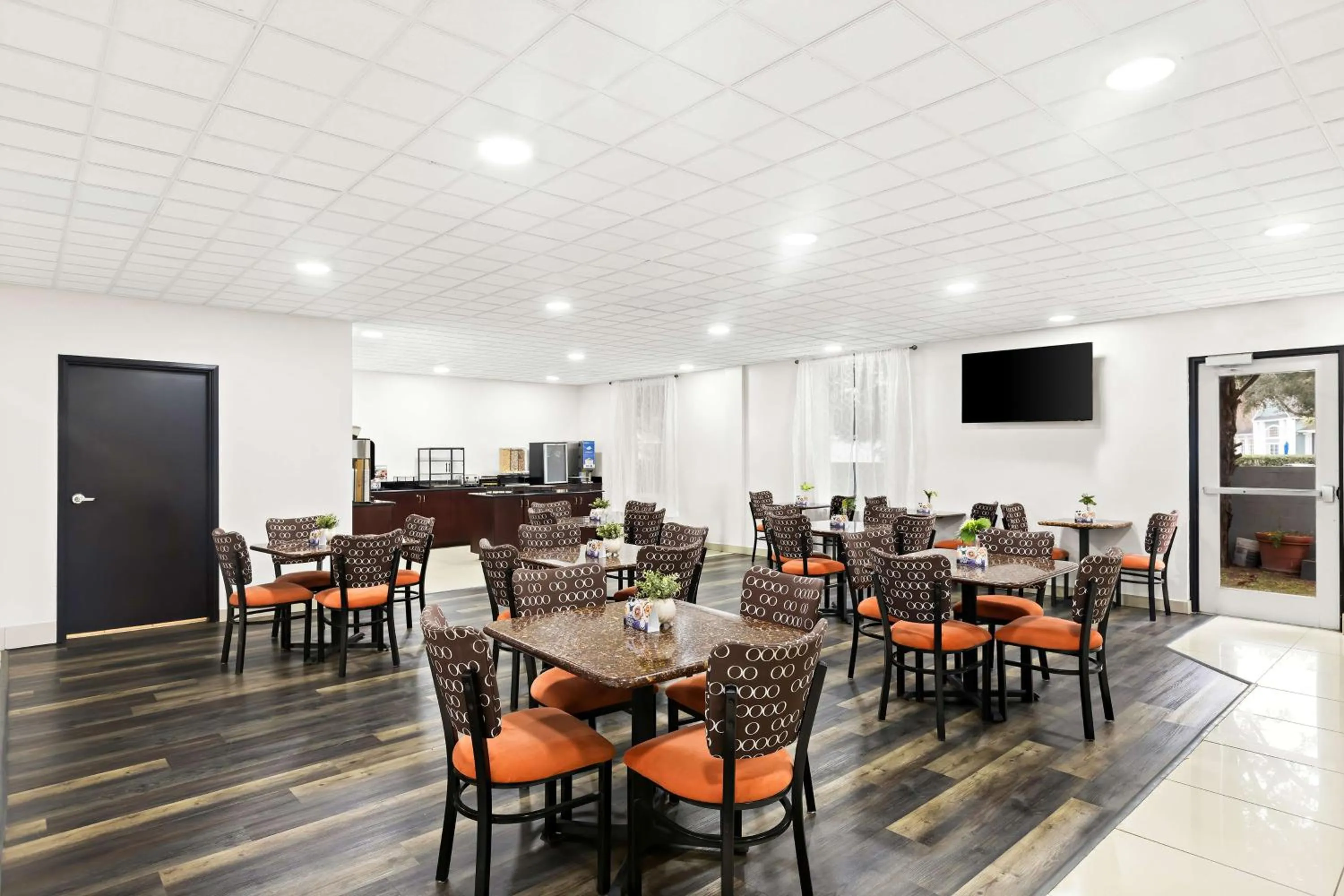 Restaurant/places to eat in Sonesta Essential Savannah