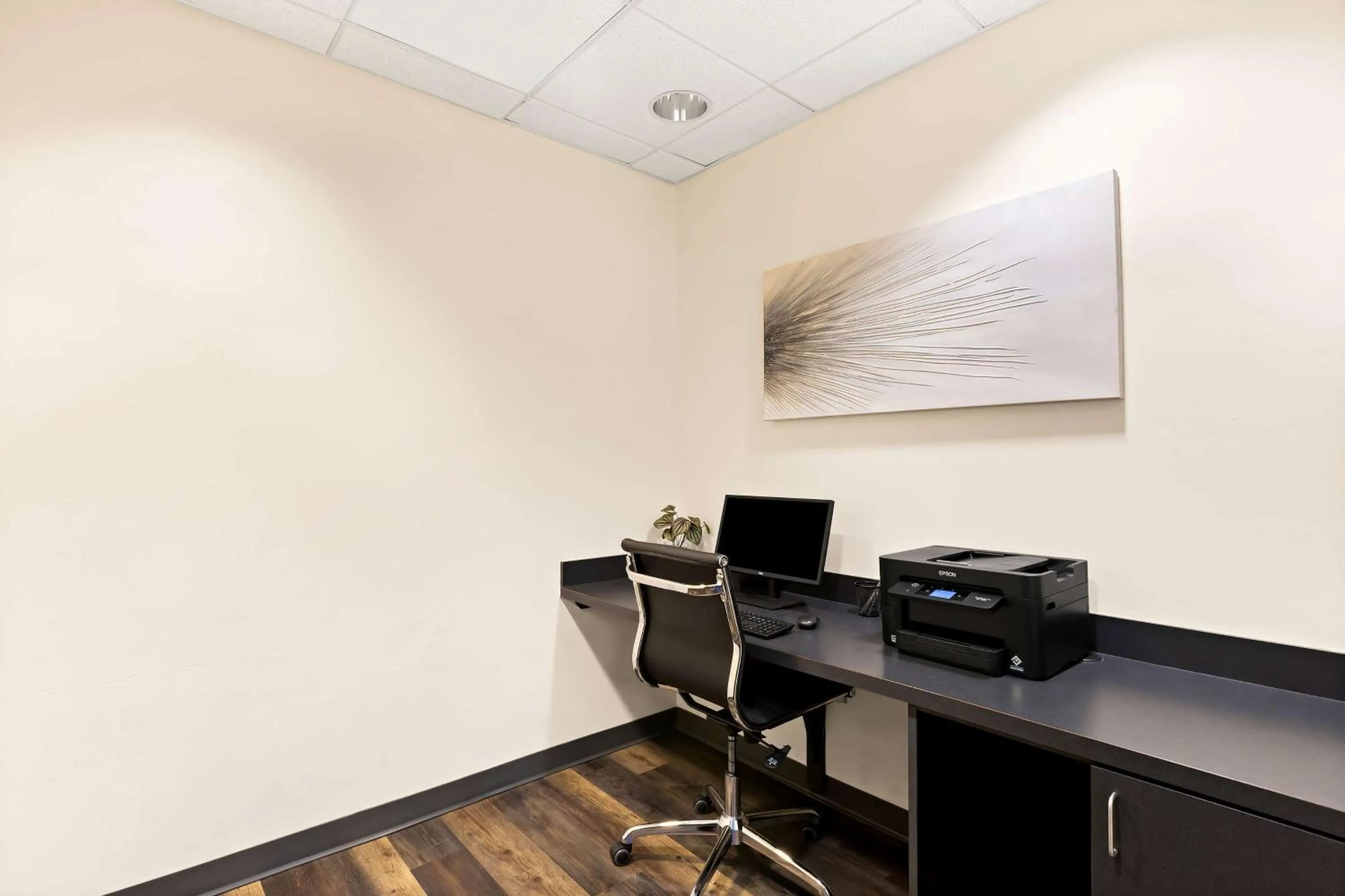 Business facilities in Sonesta Essential Savannah