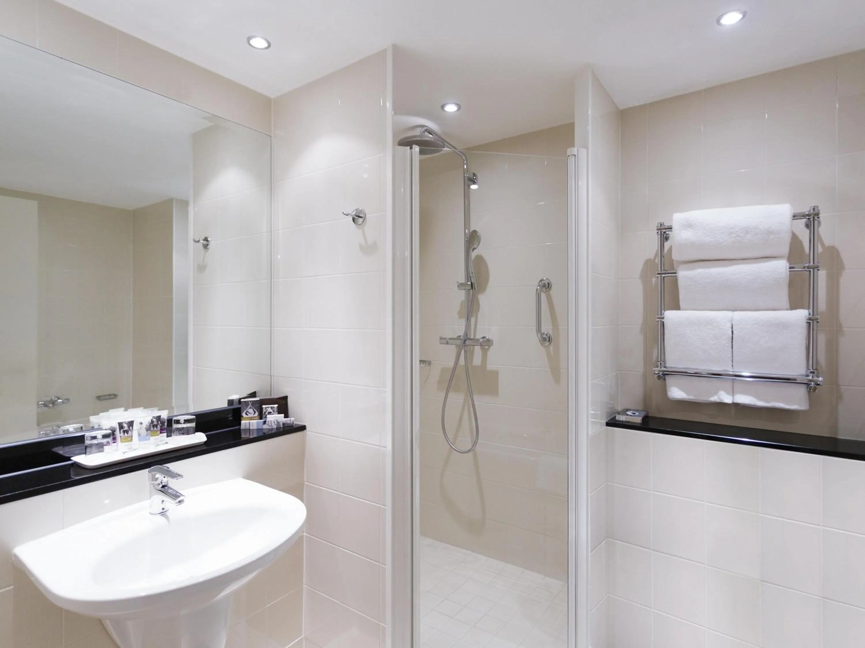 Bedroom in Mercure Sheffield St Paul's Hotel & Spa