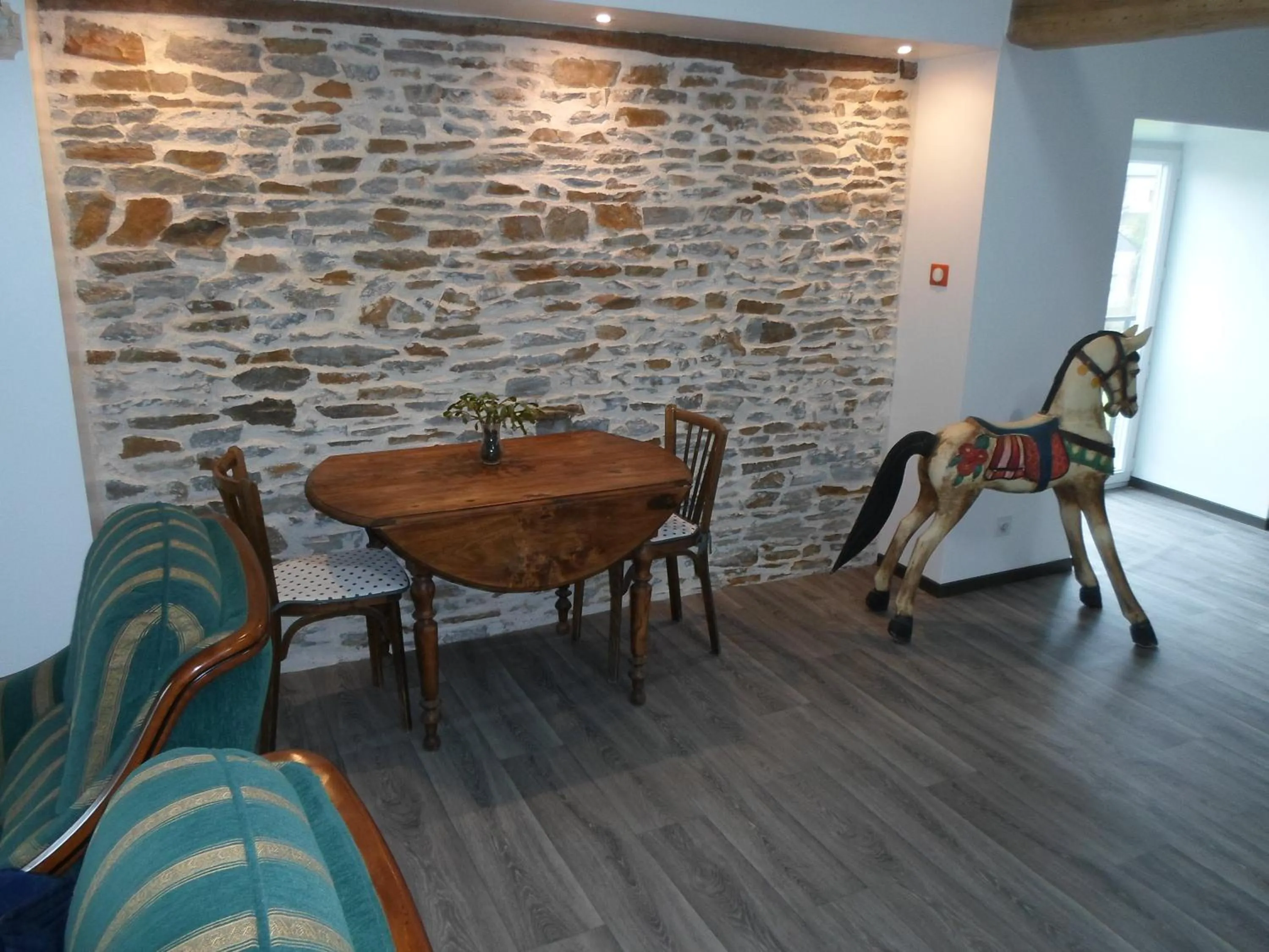 Communal lounge/ TV room in Les Colombes de la Baie du Mont Saint-Michel