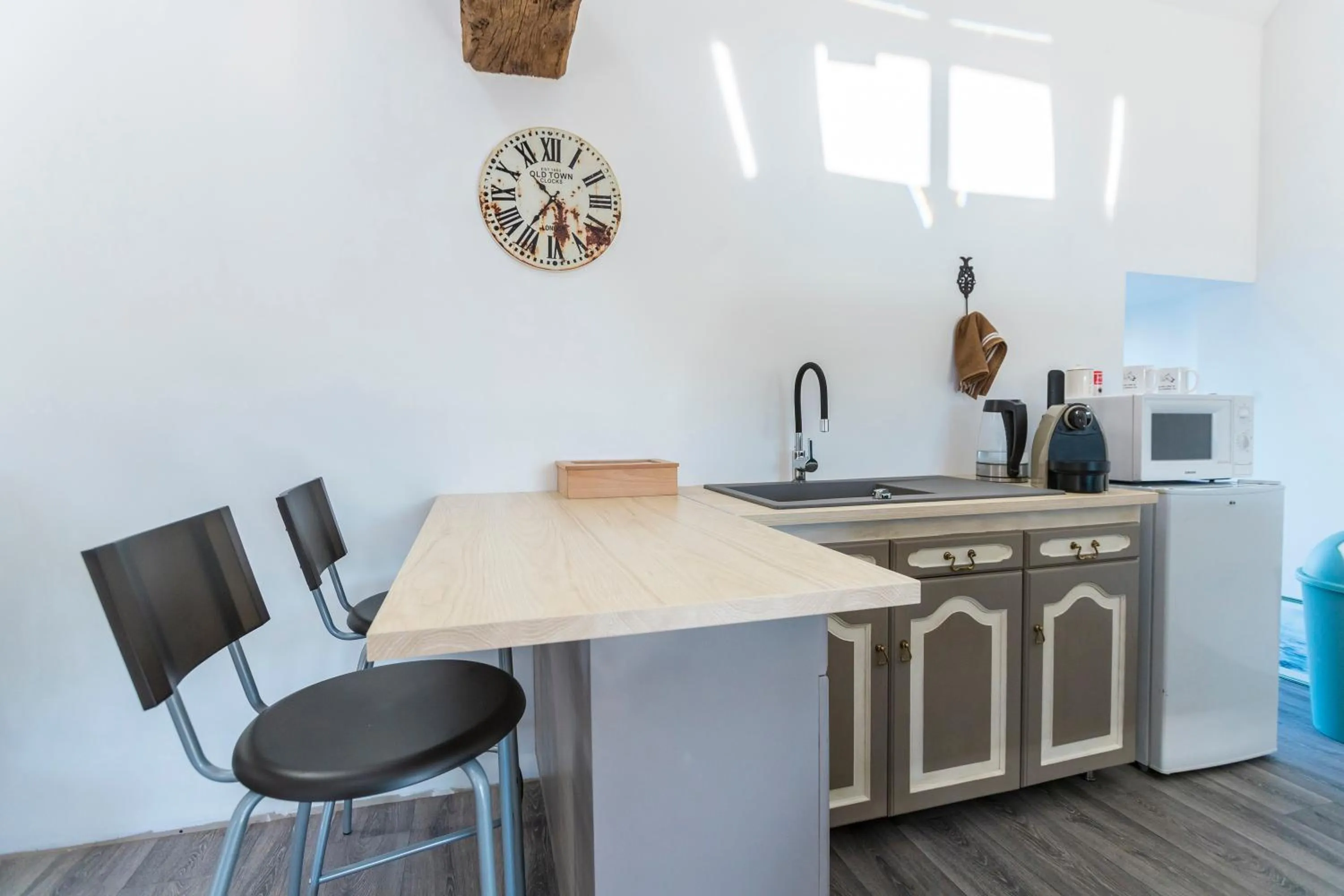 Dining area in Les Colombes de la Baie du Mont Saint-Michel