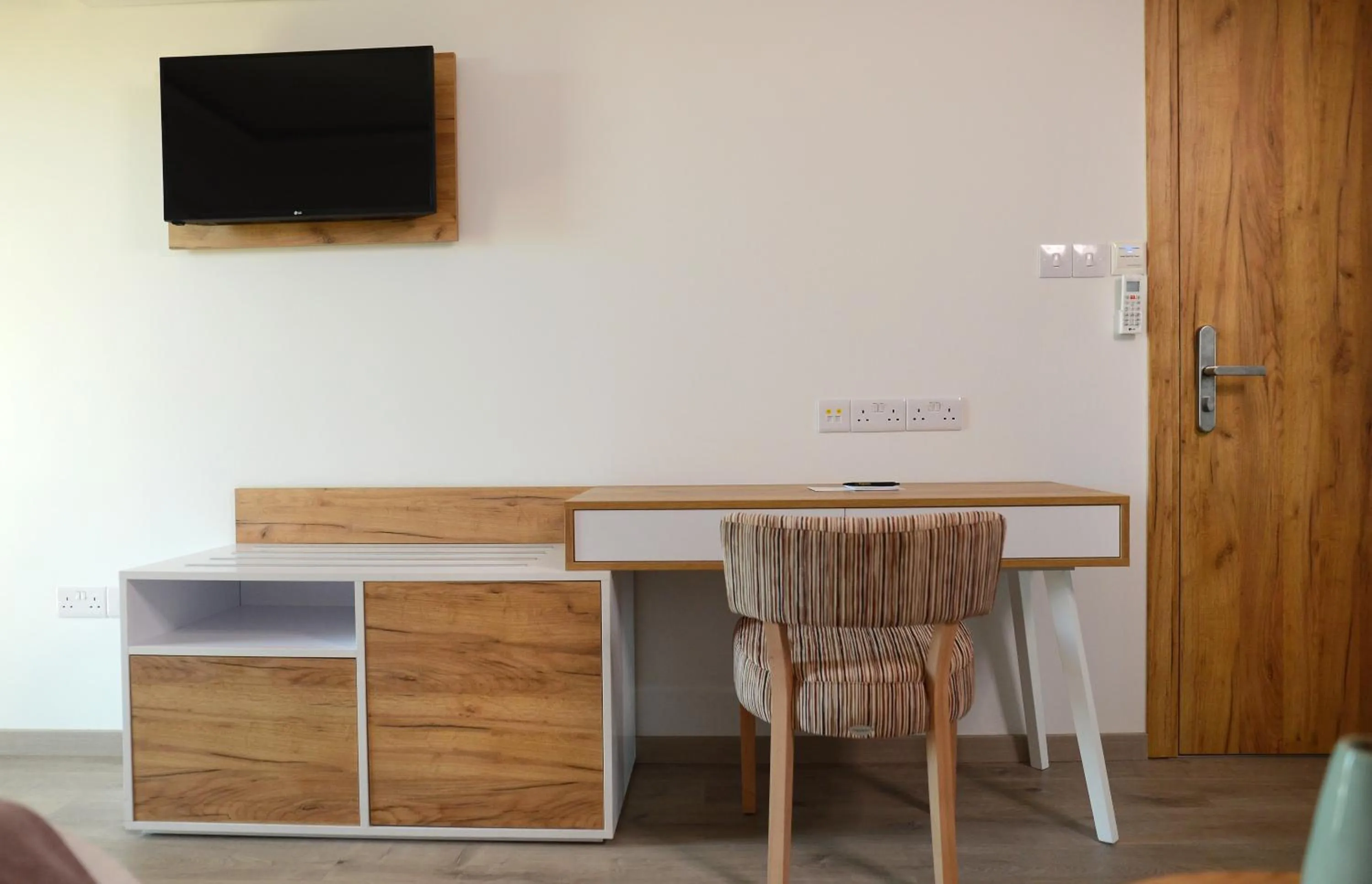 TV and multimedia in Hypnos Boutique Hotel