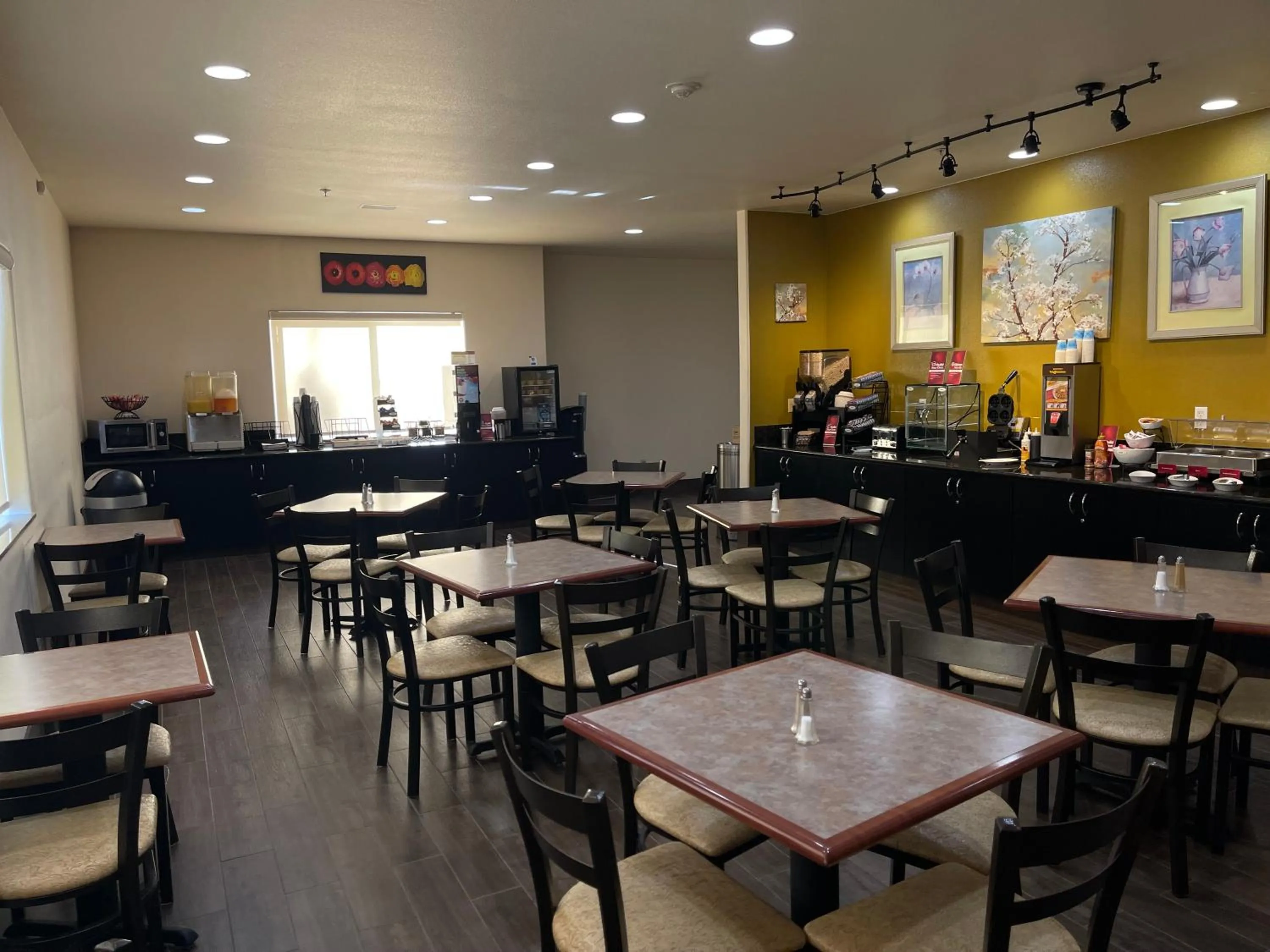 Breakfast in Best Western Plus Battleground Inn & Suites