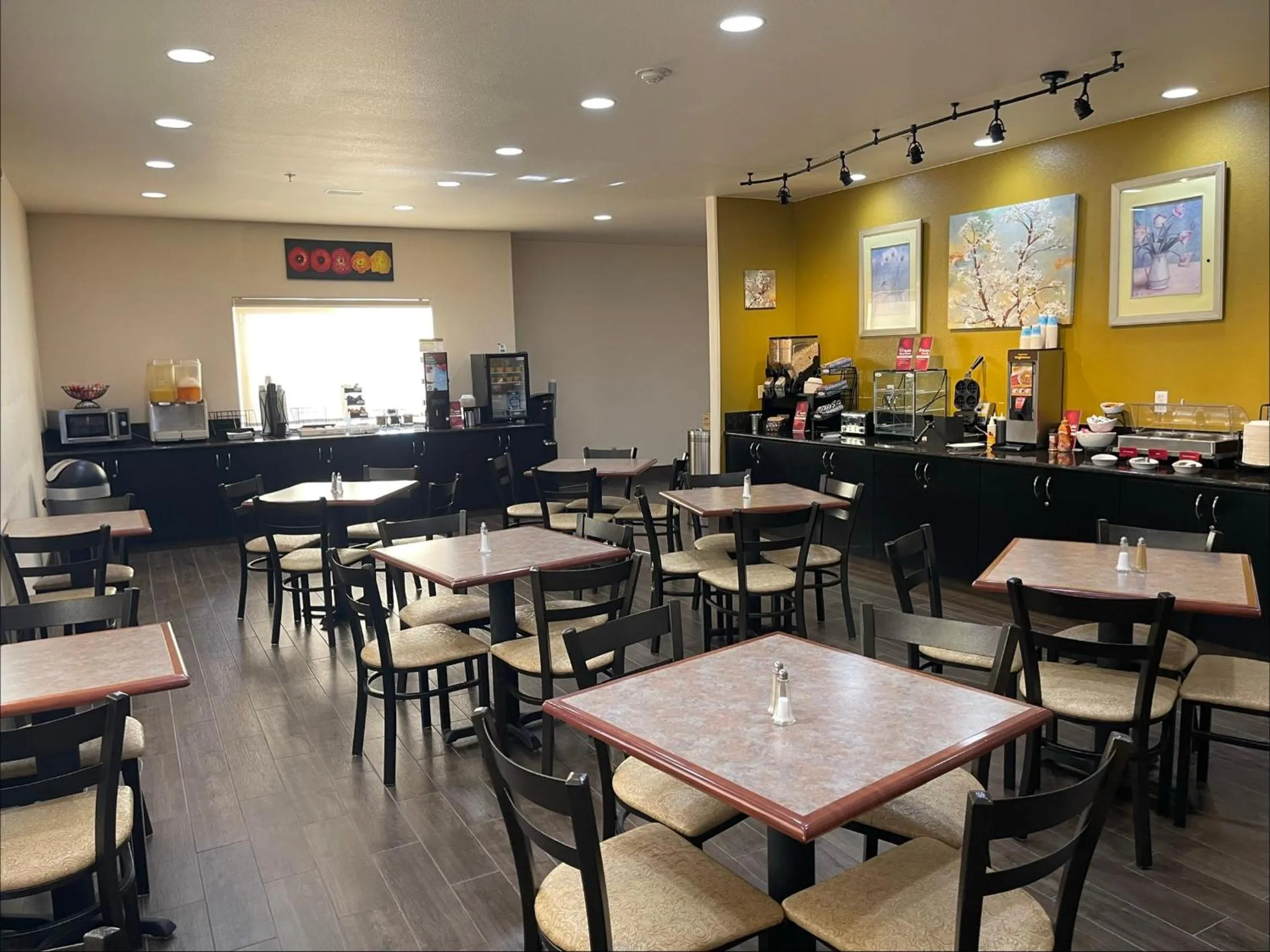 Breakfast in Best Western Plus Battleground Inn & Suites