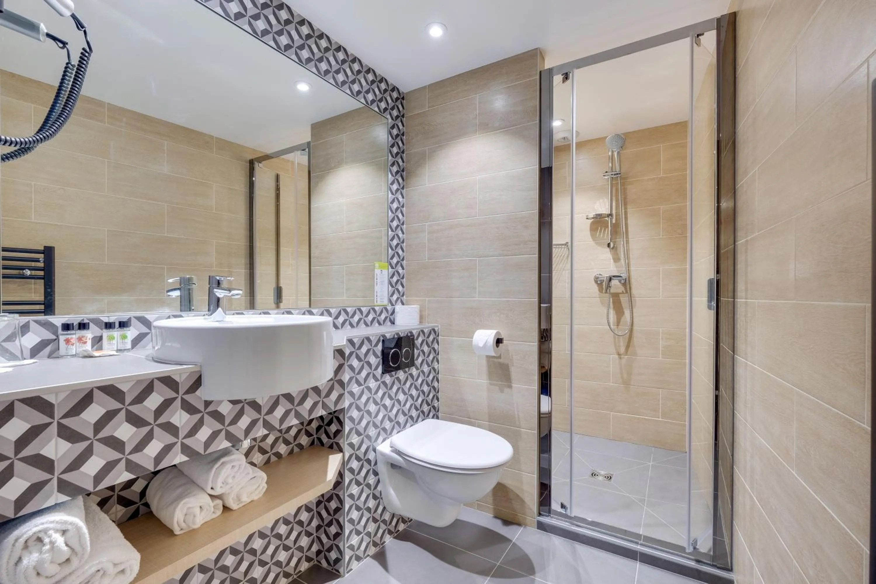 Bathroom in Hôtel Lucien & Marinette