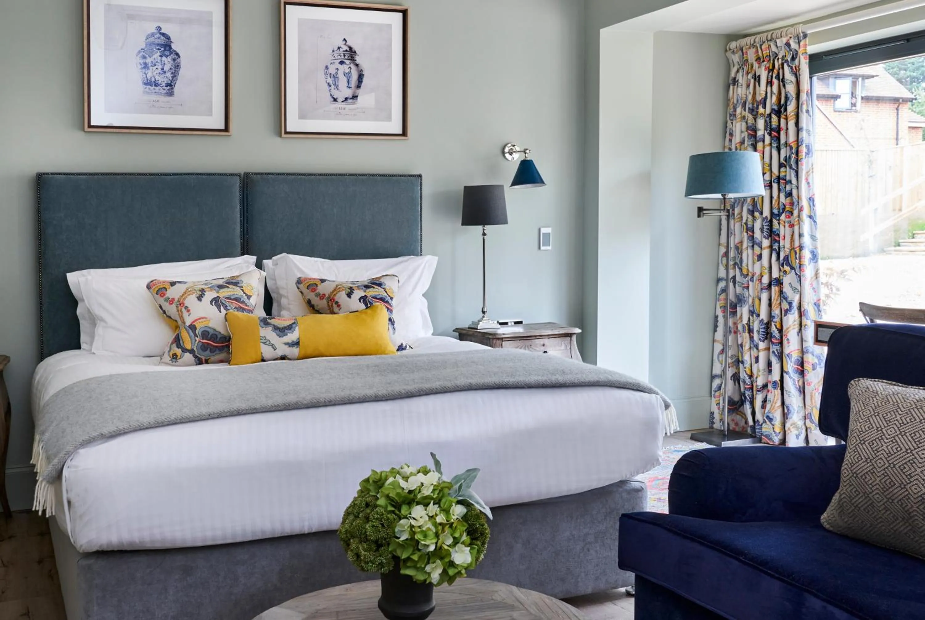 Bedroom, Bed in The Montagu Arms