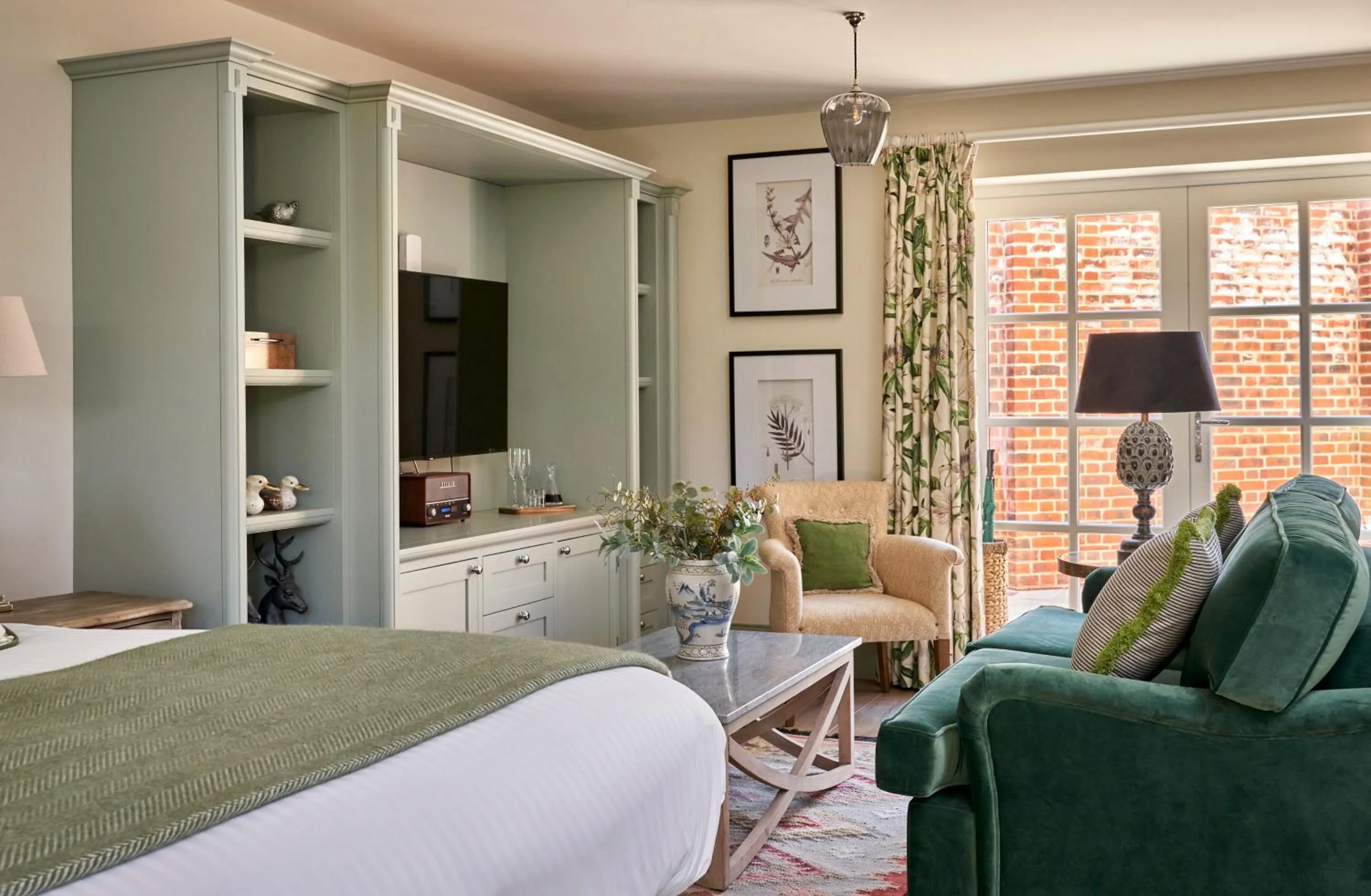 Living room, Bed in The Montagu Arms