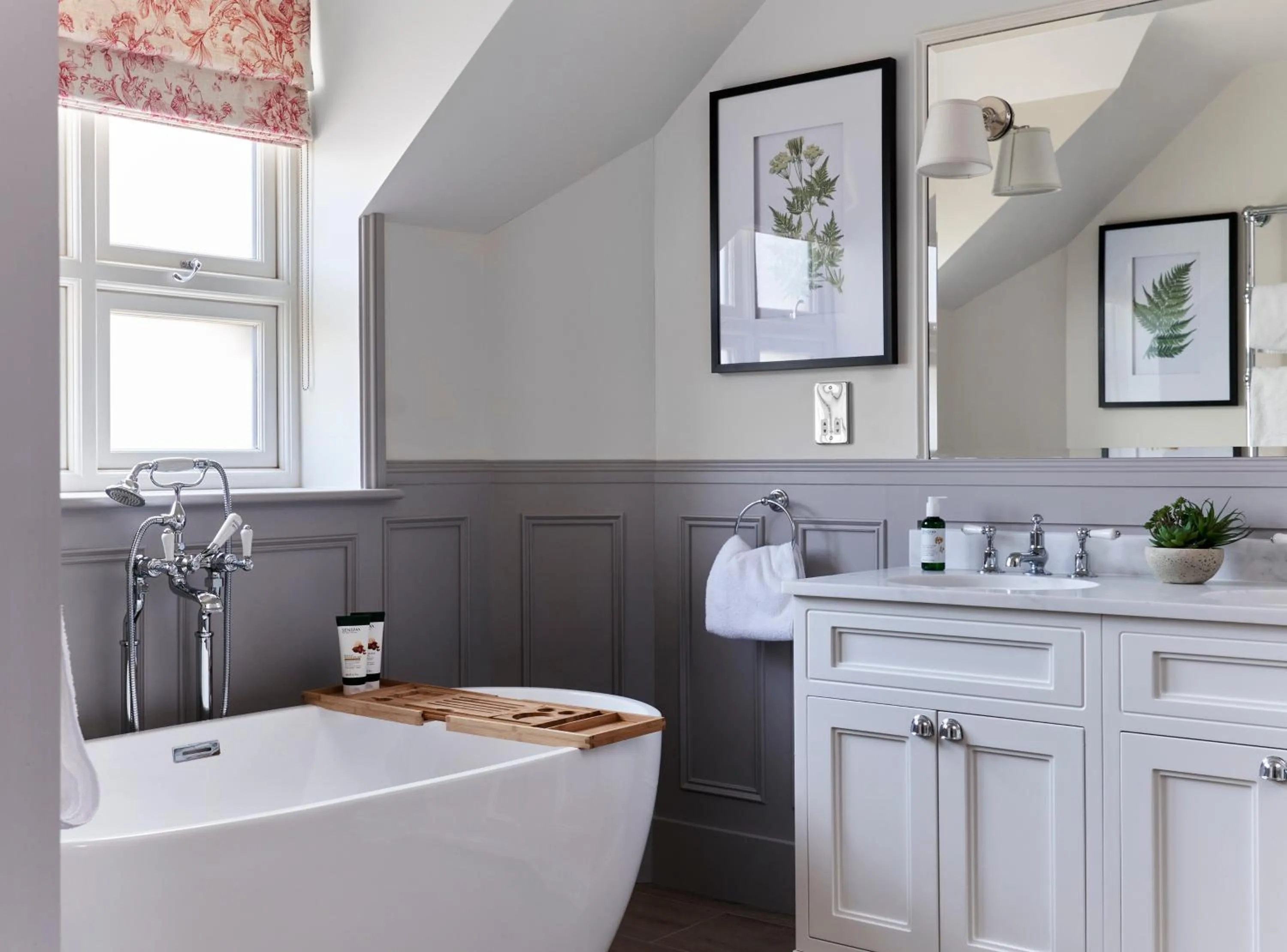 Bathroom in The Montagu Arms