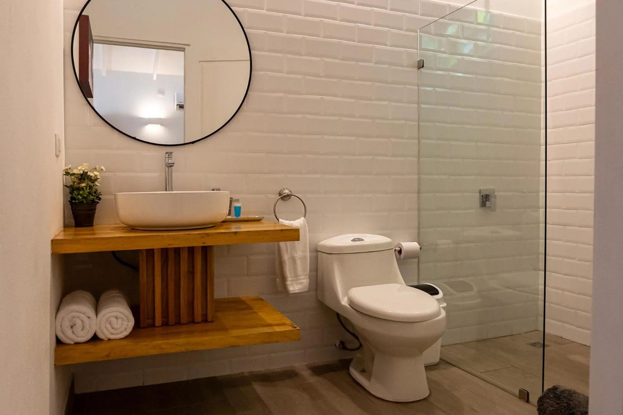 Shower in Jaguar Inn Bungalows