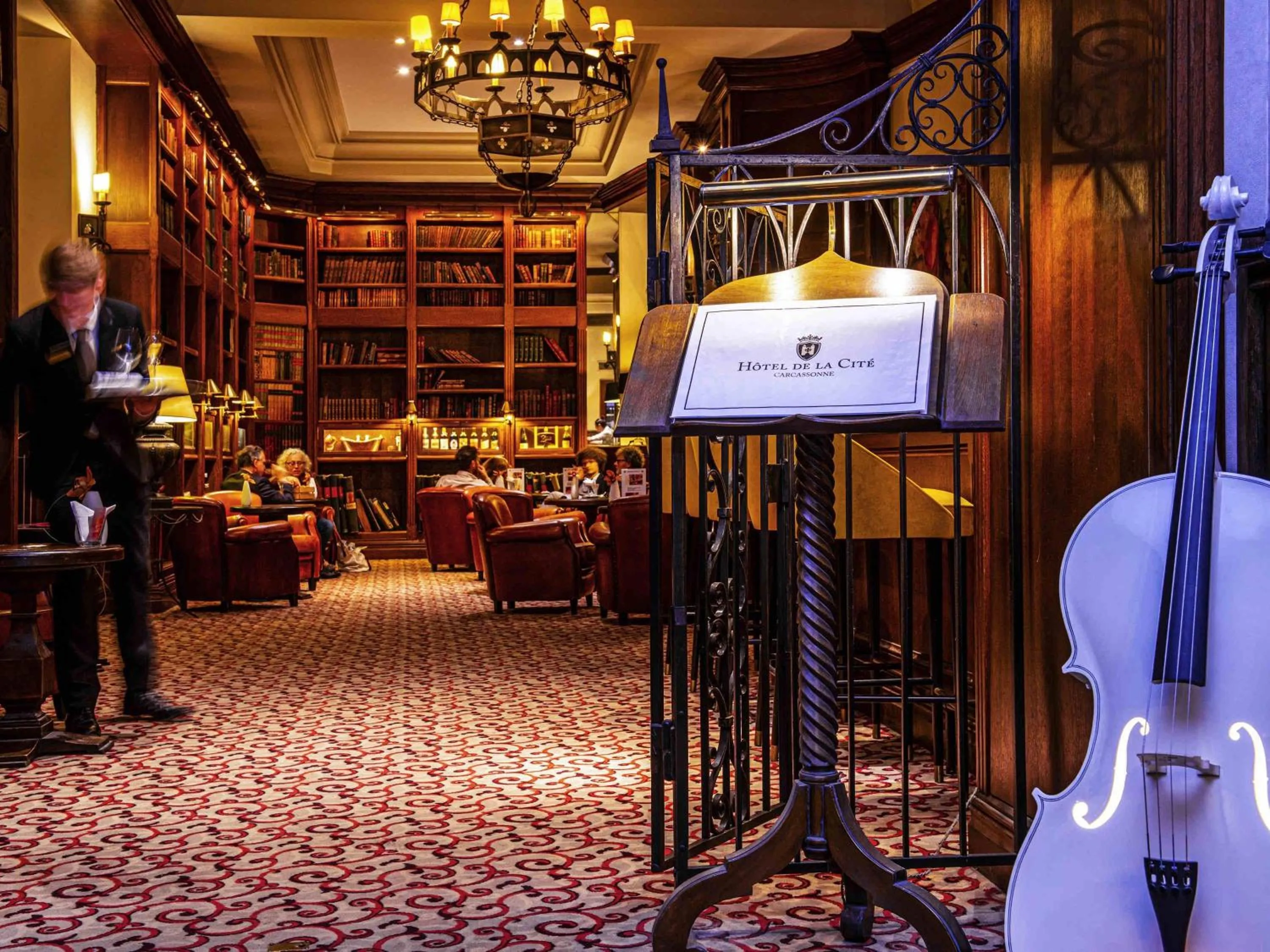 Lounge or bar in Hotel de la Cité Carcassonne - MGallery Collection