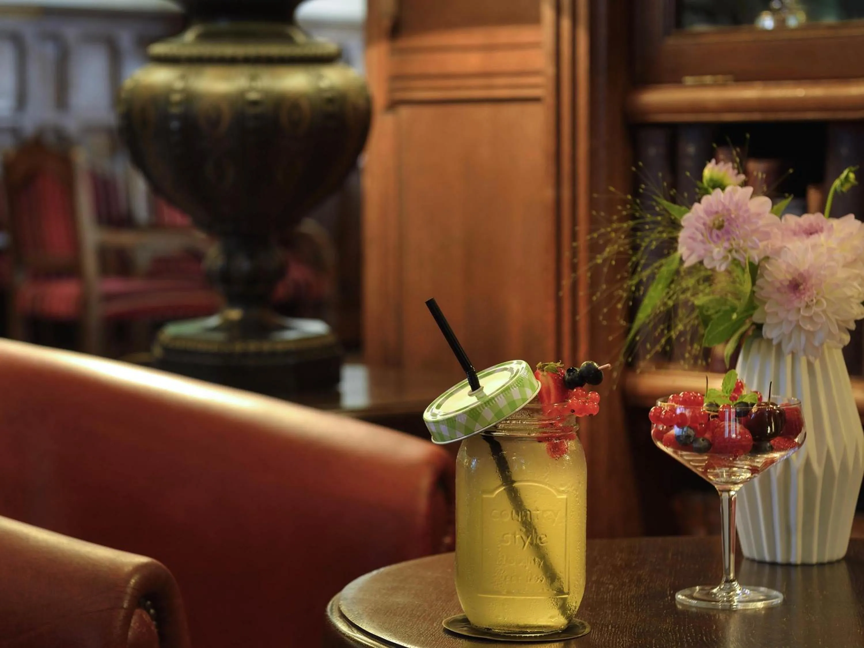 Lounge or bar in Hotel de la Cité Carcassonne - MGallery Collection