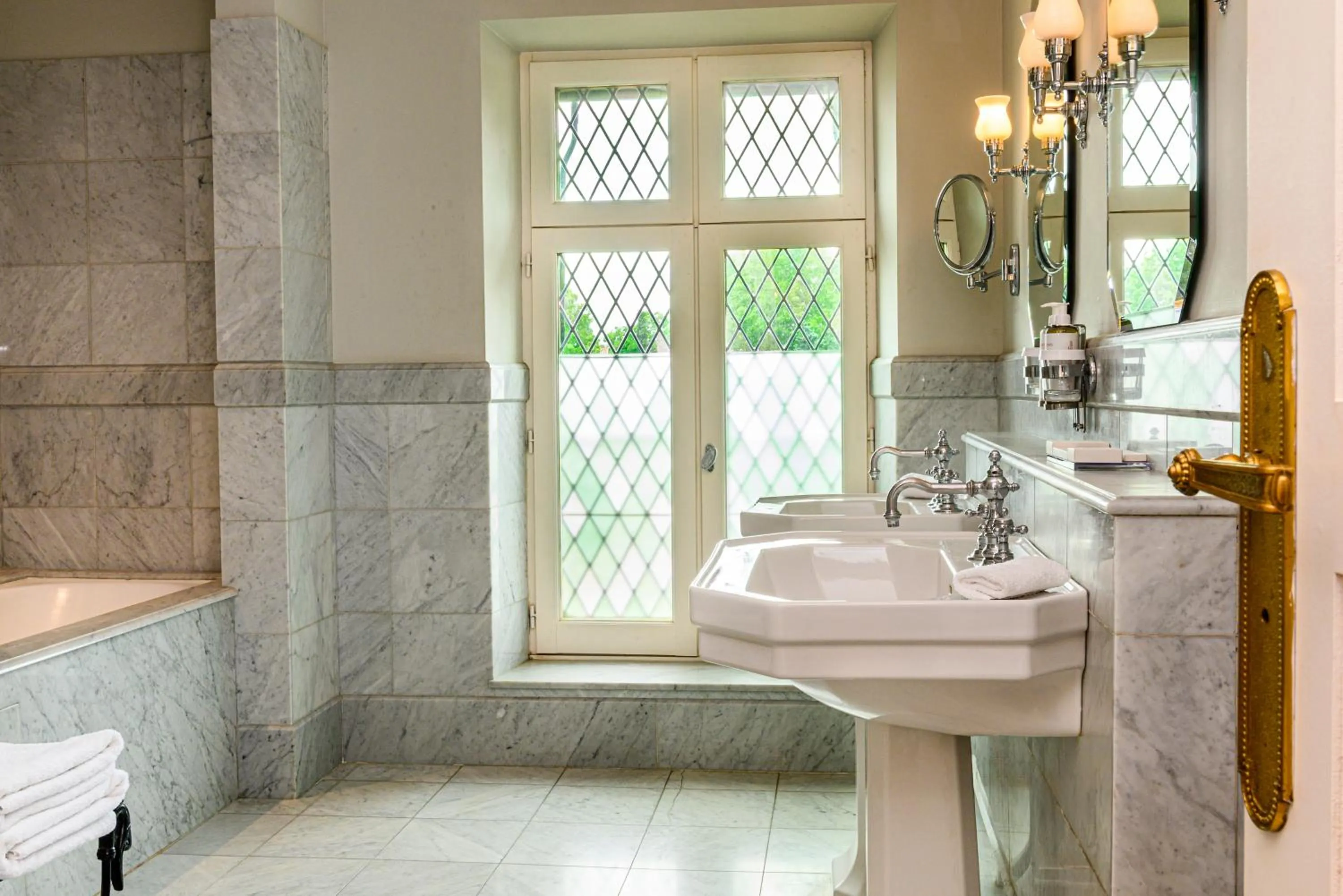 Bathroom in Hotel de la Cité Carcassonne - MGallery Collection