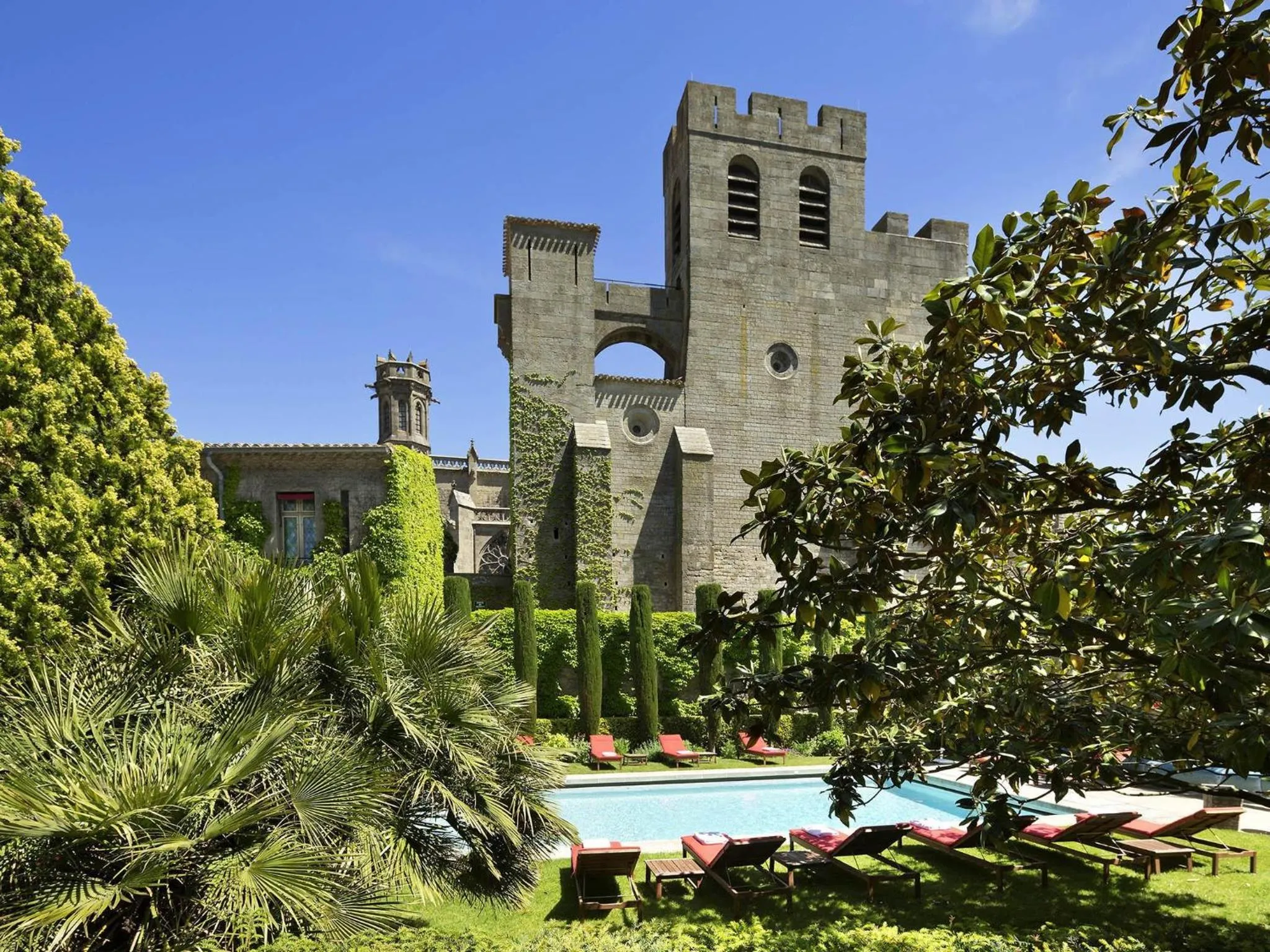 Pool view in Hotel de la Cité Carcassonne - MGallery Collection