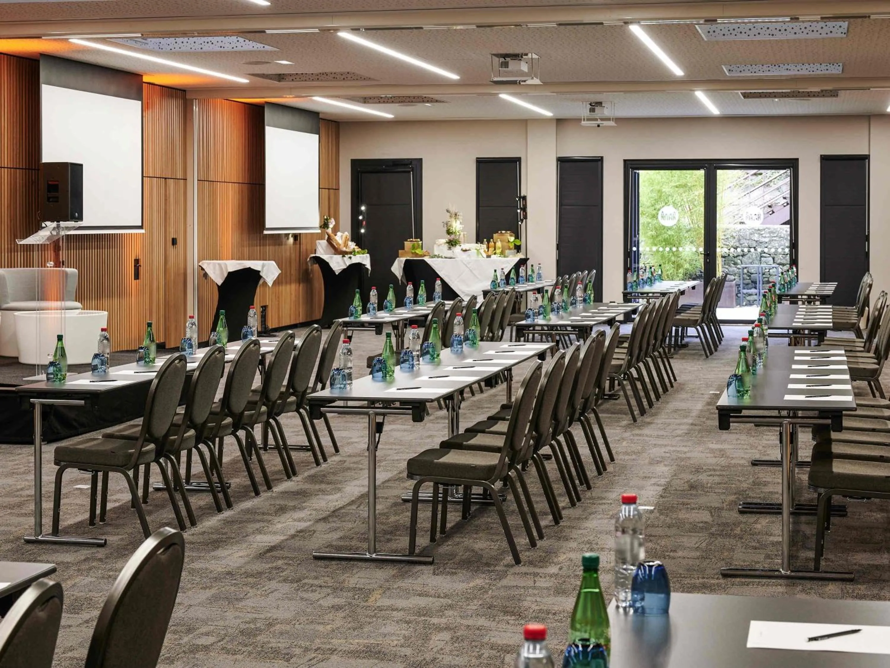 Meeting/conference room in Hotel de la Cité Carcassonne - MGallery Collection