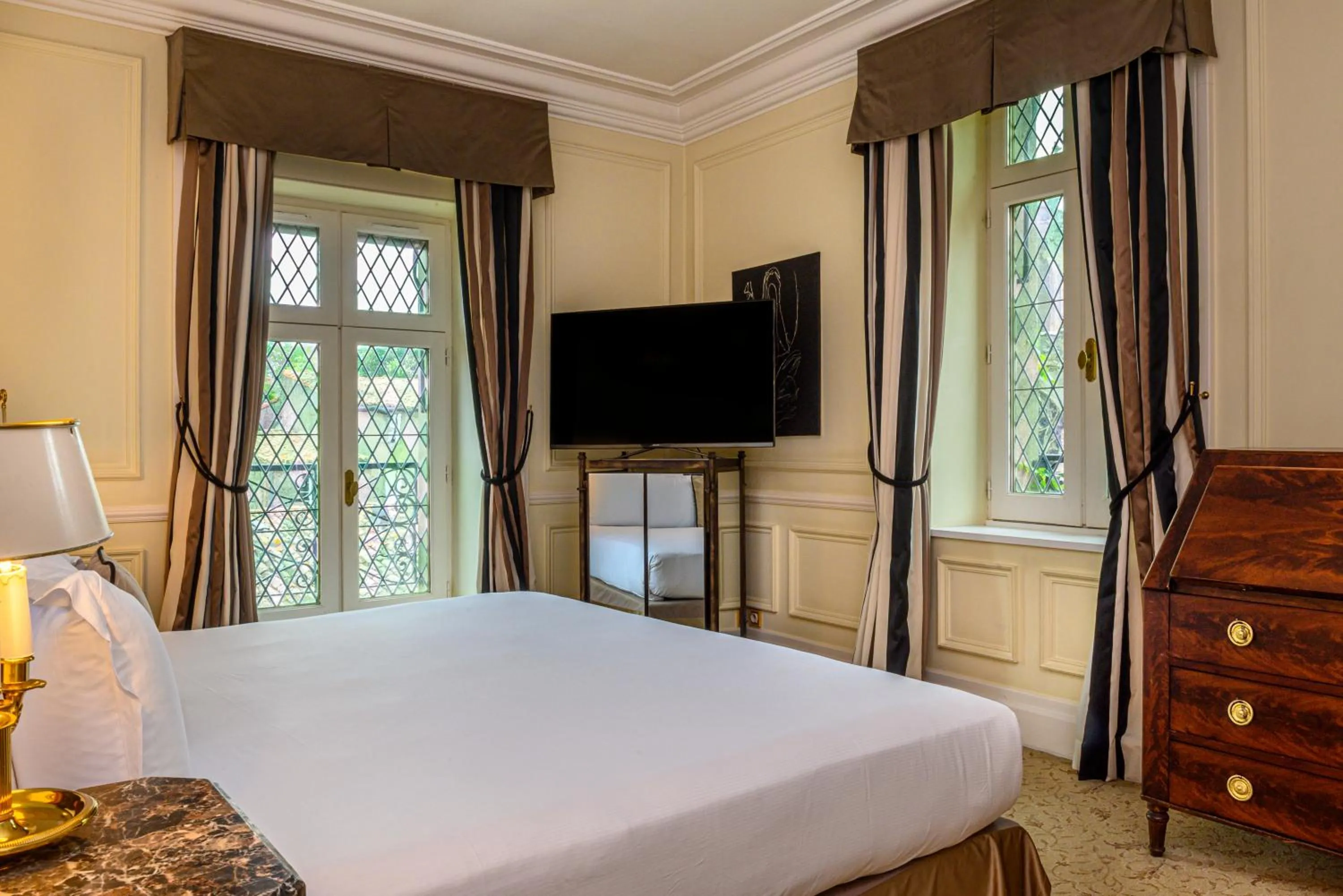 Bedroom, Bed in Hotel de la Cité Carcassonne - MGallery Collection