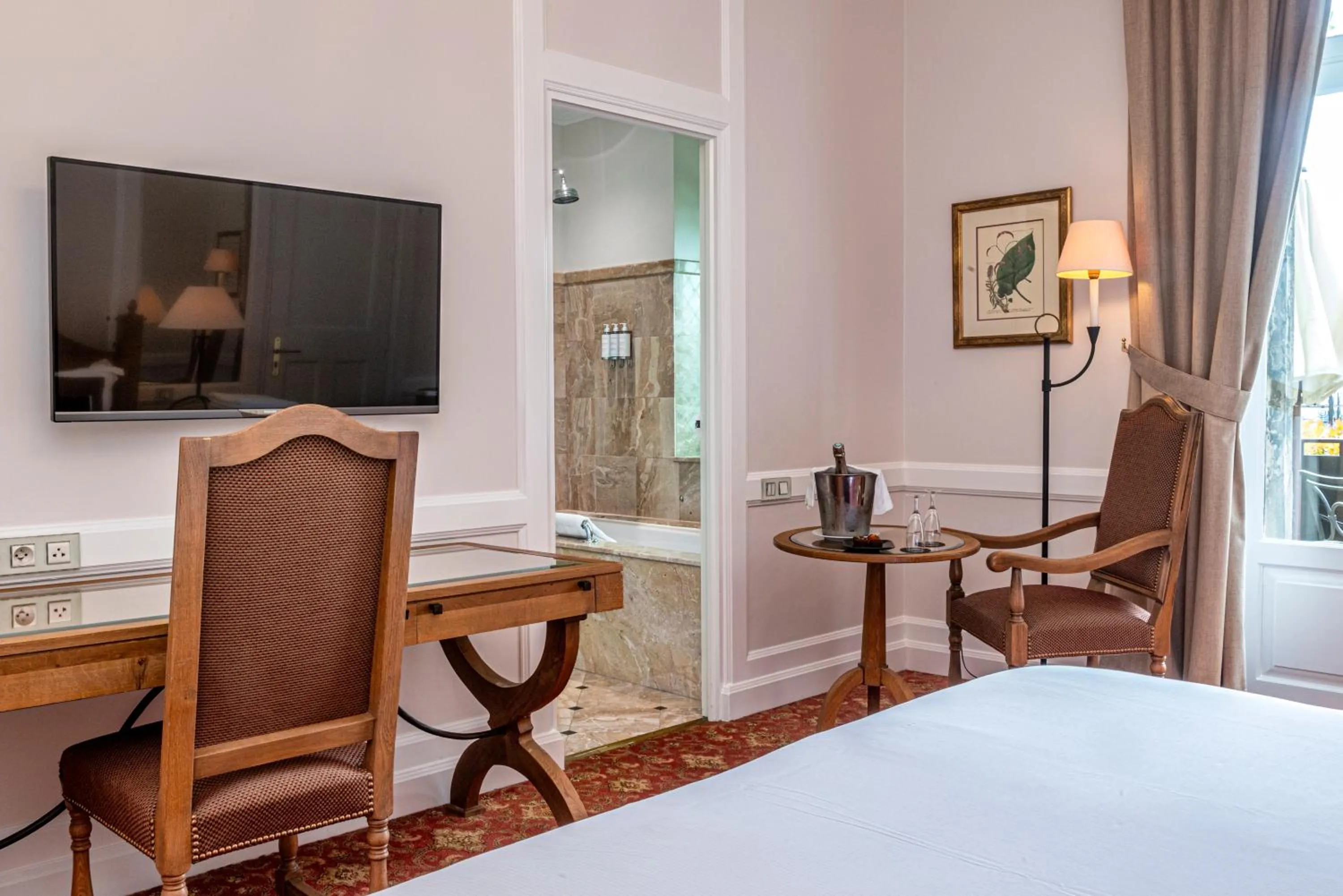 Bedroom, Bed in Hotel de la Cité Carcassonne - MGallery Collection