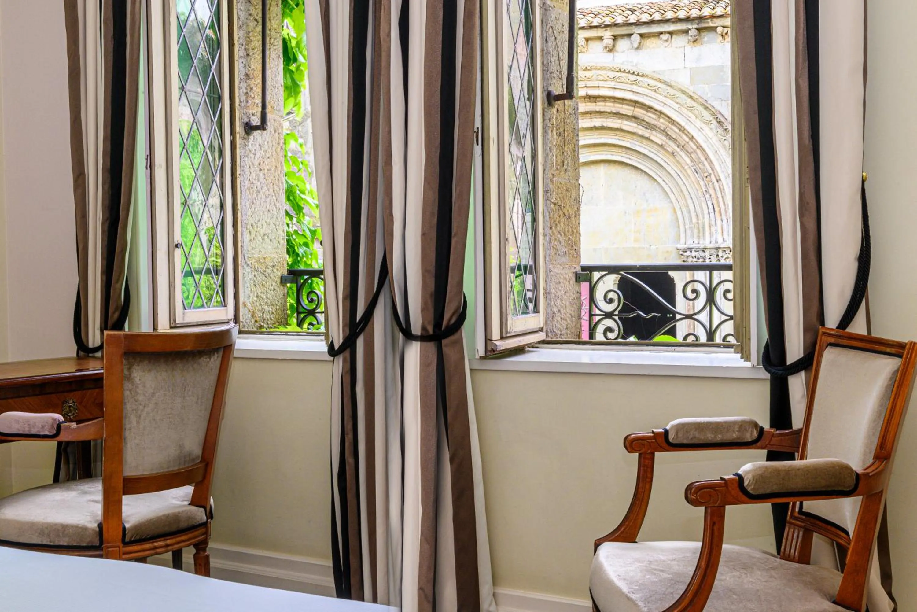 Bedroom, Bed in Hotel de la Cité Carcassonne - MGallery Collection