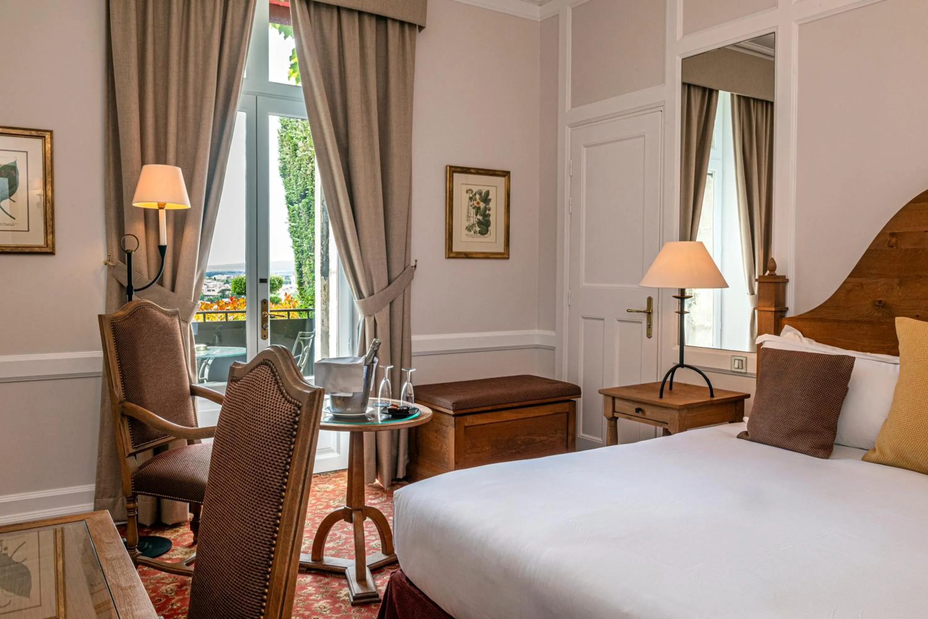 Bed in Hotel de la Cité Carcassonne - MGallery Collection