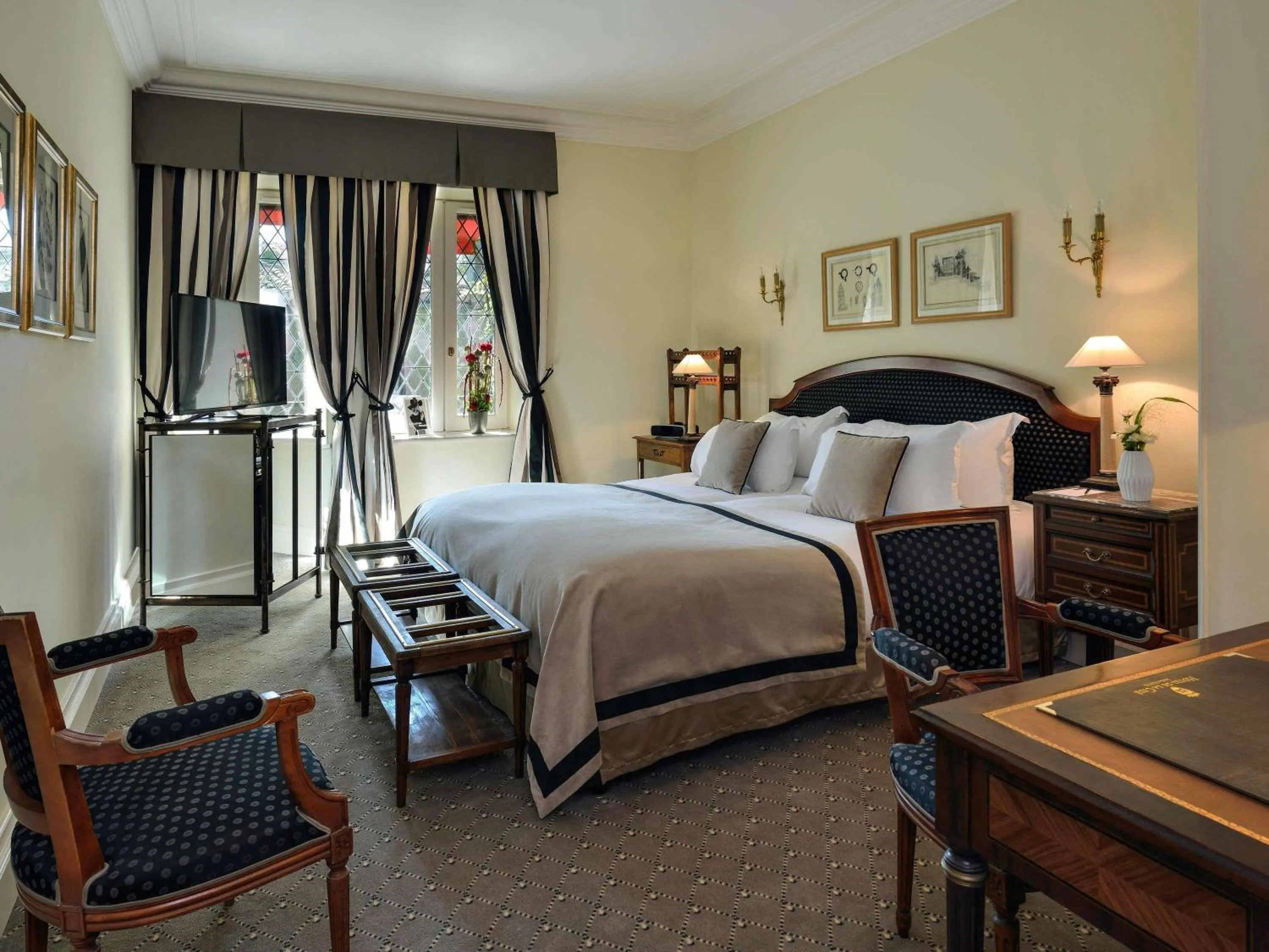 Bedroom, Bed in Hotel de la Cité Carcassonne - MGallery Collection