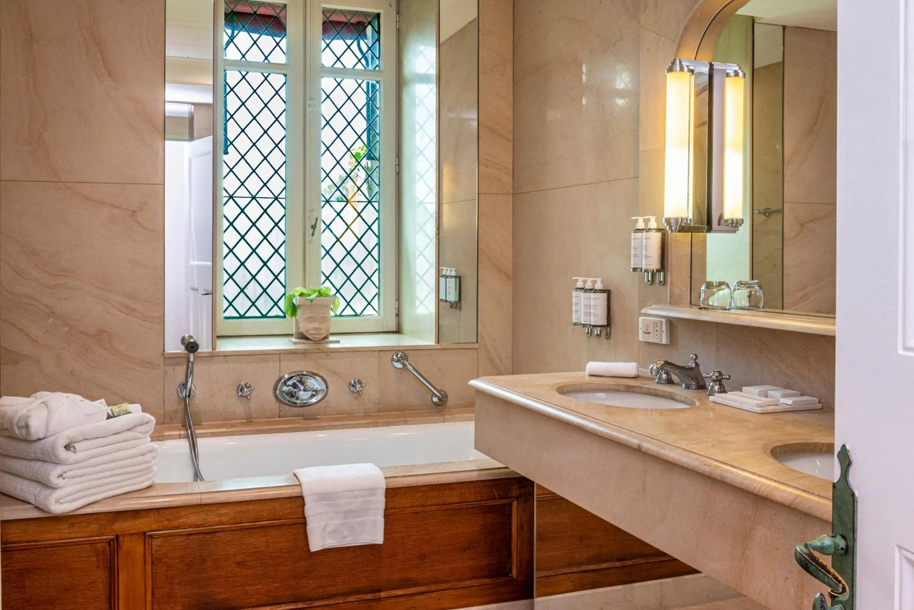 Bathroom in Hotel de la Cité Carcassonne - MGallery Collection