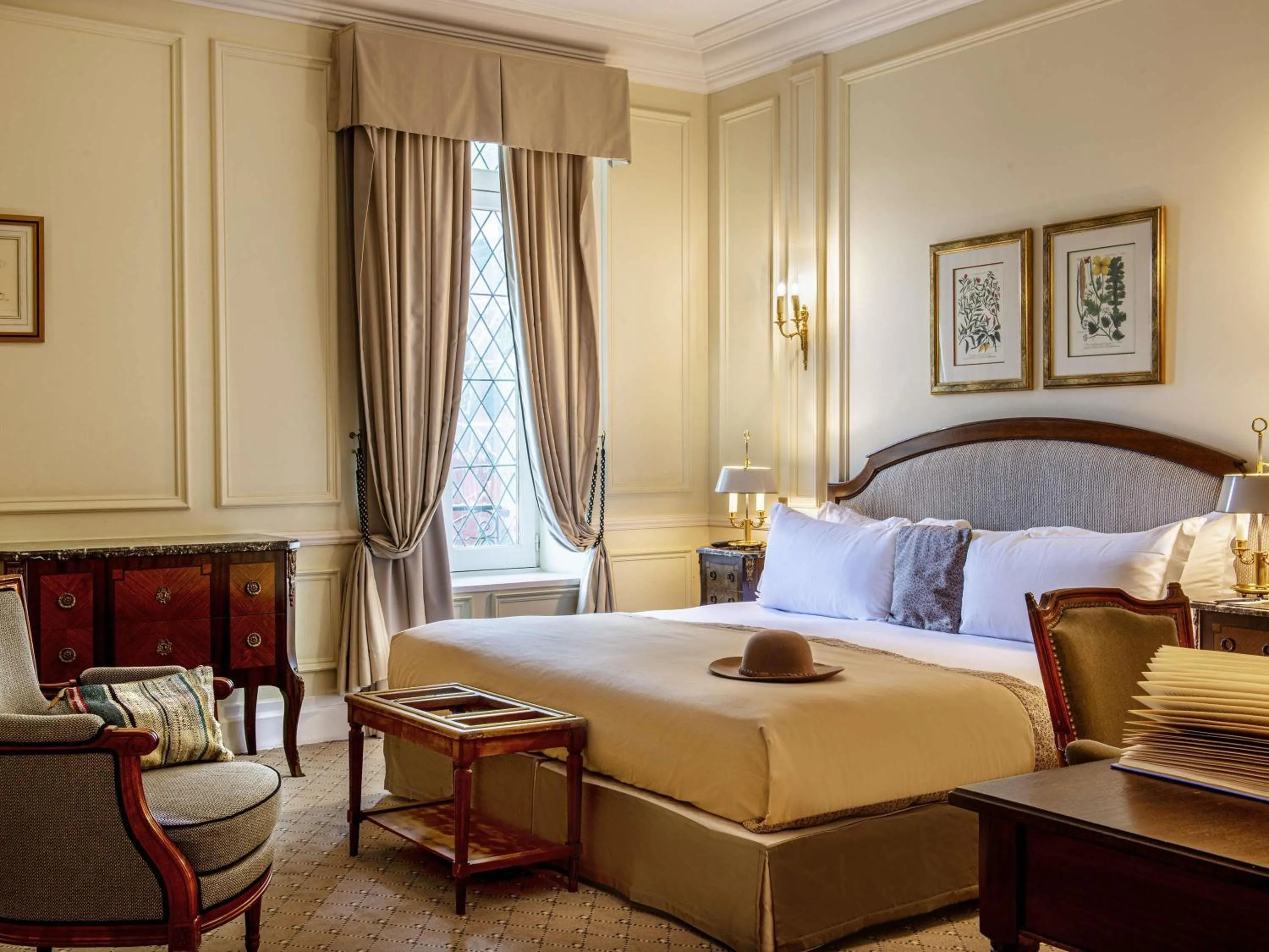 Bedroom, Bed in Hotel de la Cité Carcassonne - MGallery Collection
