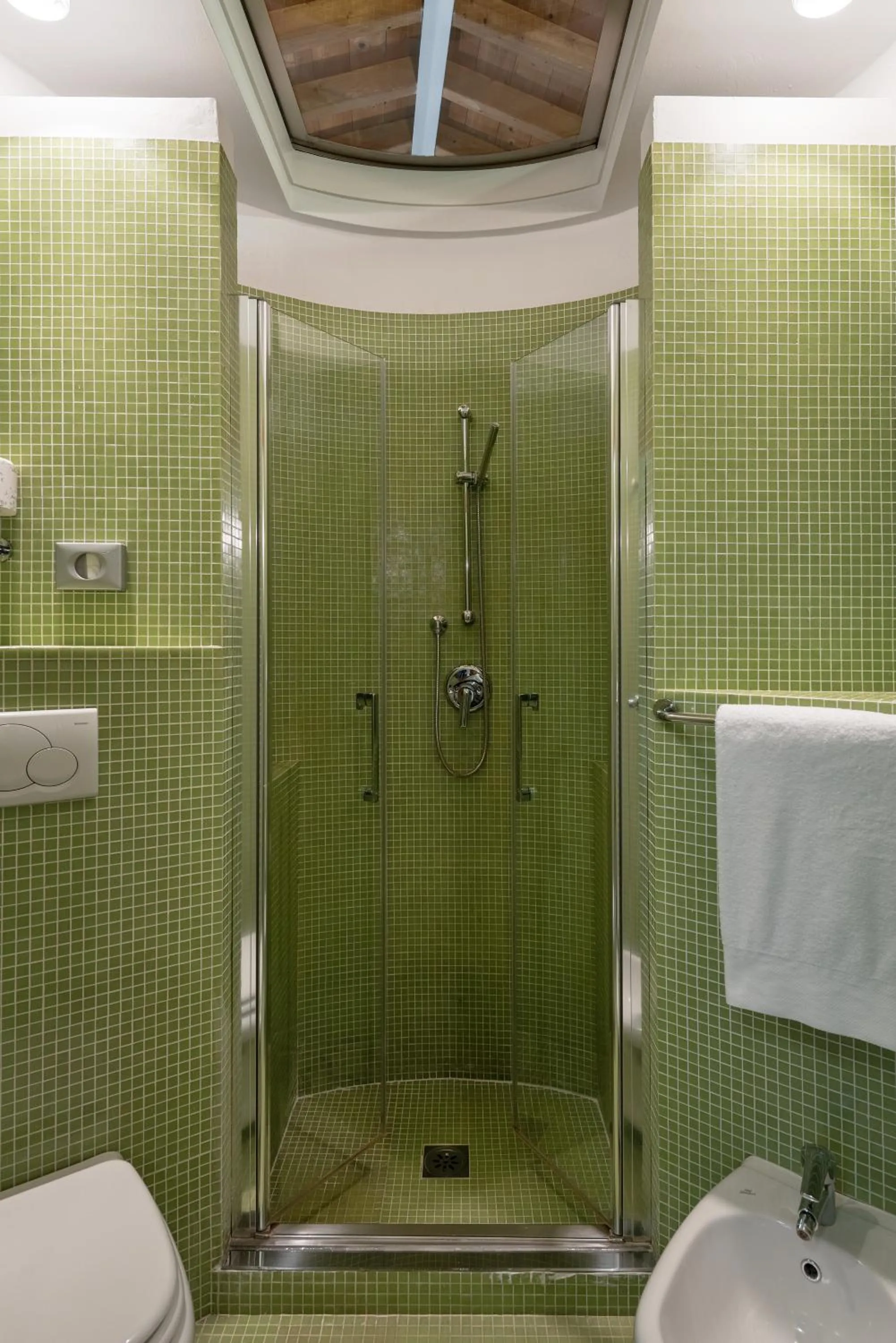 Shower in Hotel Mastino