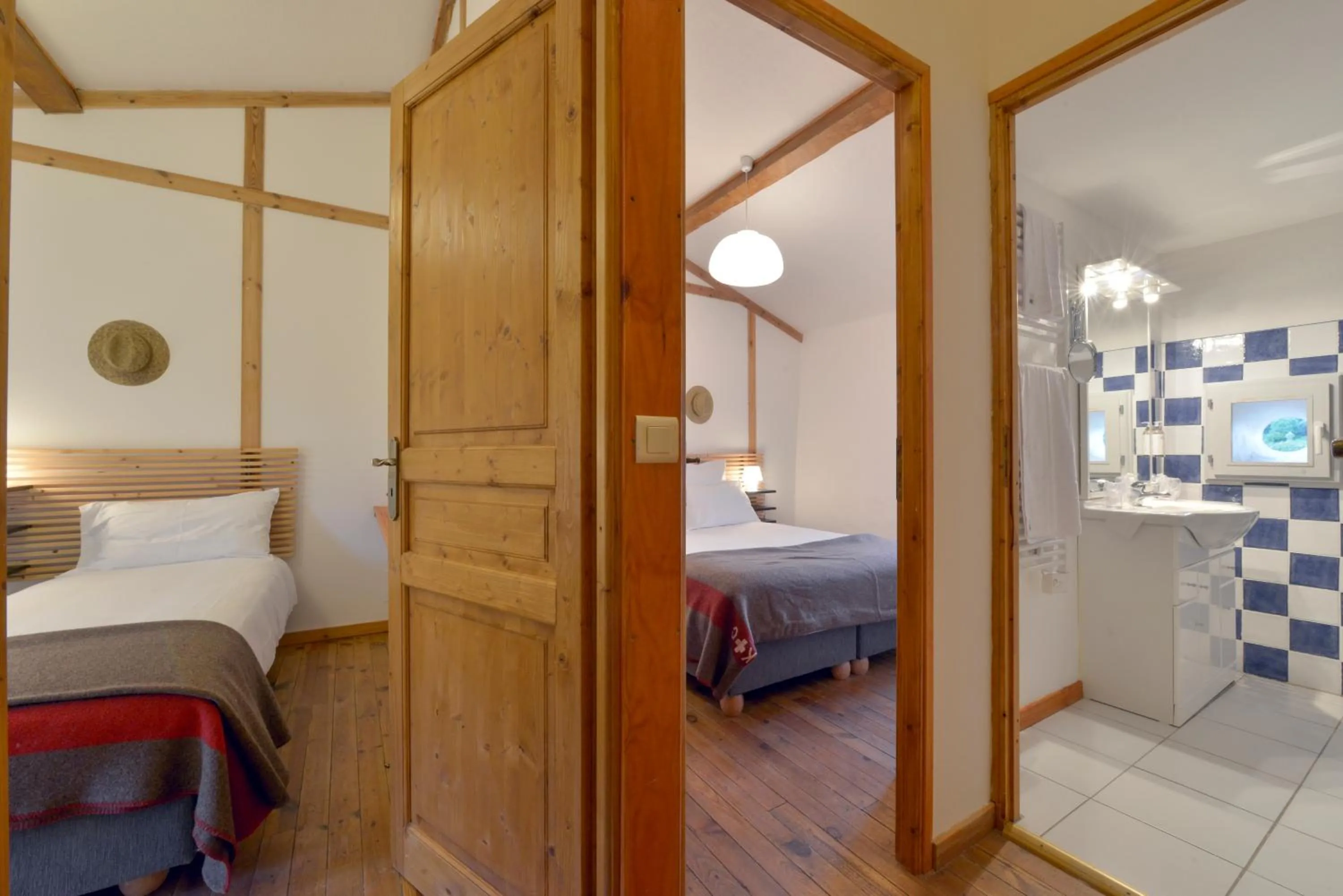 Bedroom, Bed in Domaine De Fraisse